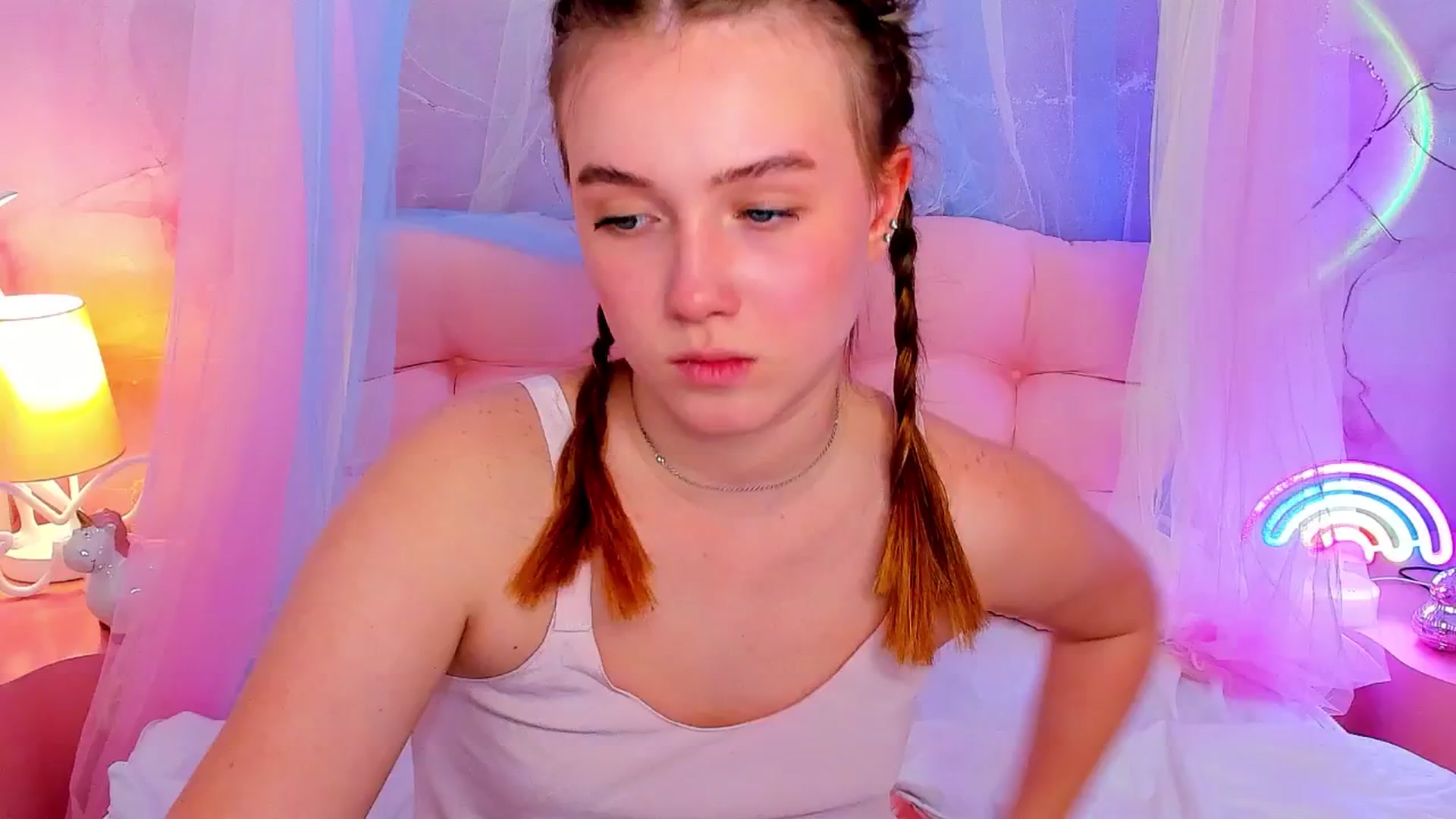 Gallery image thumbnail from Beatrizz's myfreecams stream on, 04/19/2026, 10:22 image 14 of 20