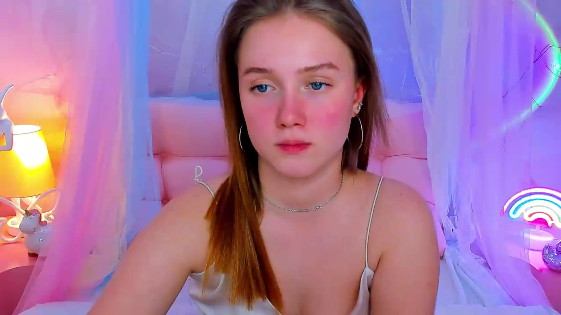 Gallery image thumbnail from Beatrizz's myfreecams stream on, 05/05/2026, 18:49 image 17 of 20