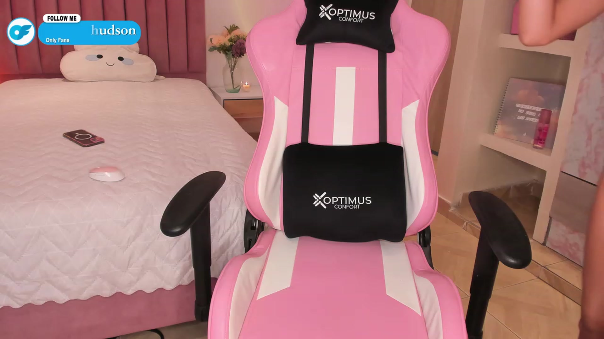 Gallery image thumbnail from BeautyAngel18's myfreecams stream on, 08/23/2023, 03:04 image 13 of 20