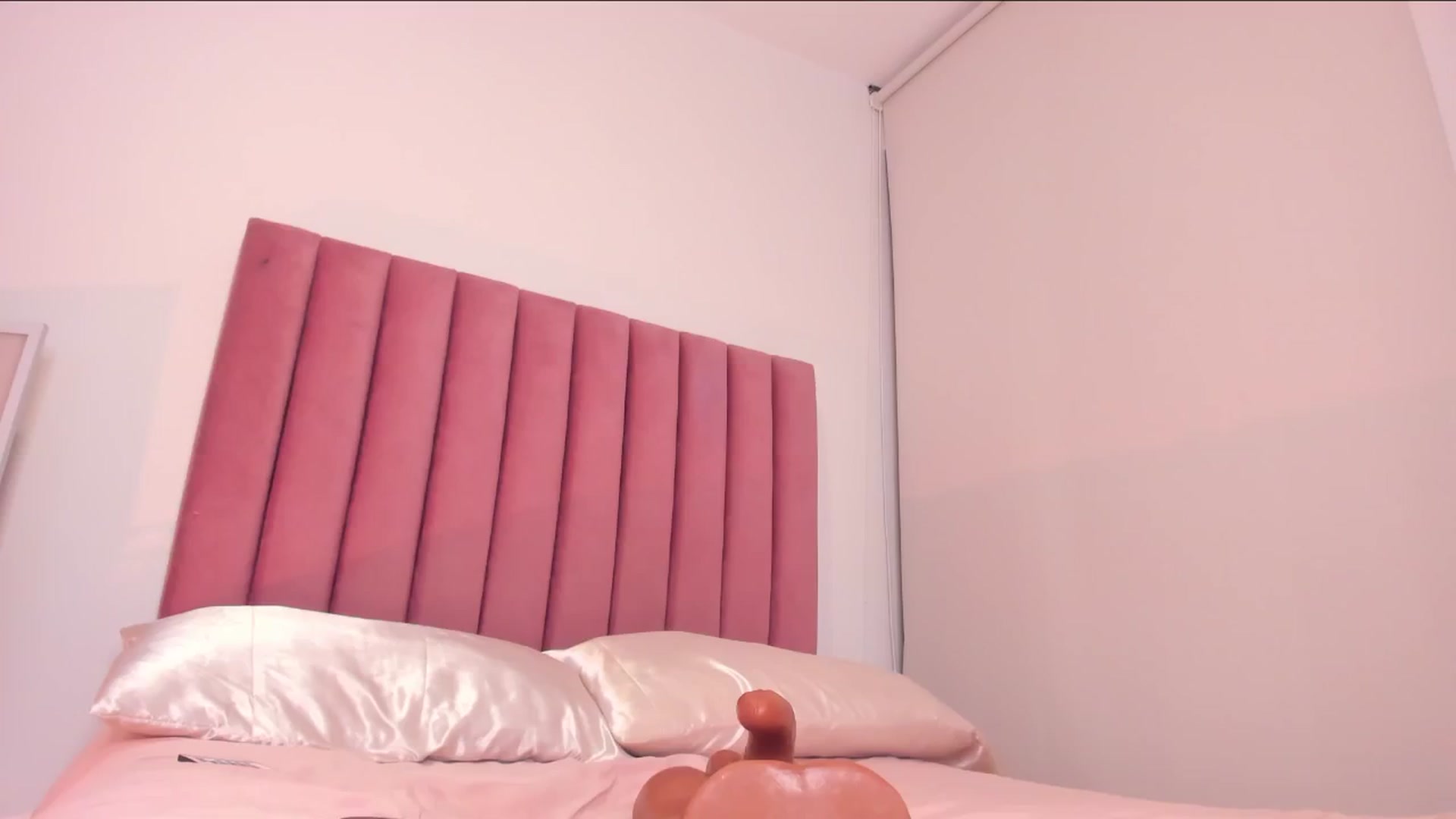 Gallery image thumbnail from BeautyAngel18's myfreecams stream on, 10/13/2024, 07:40 image 13 of 20