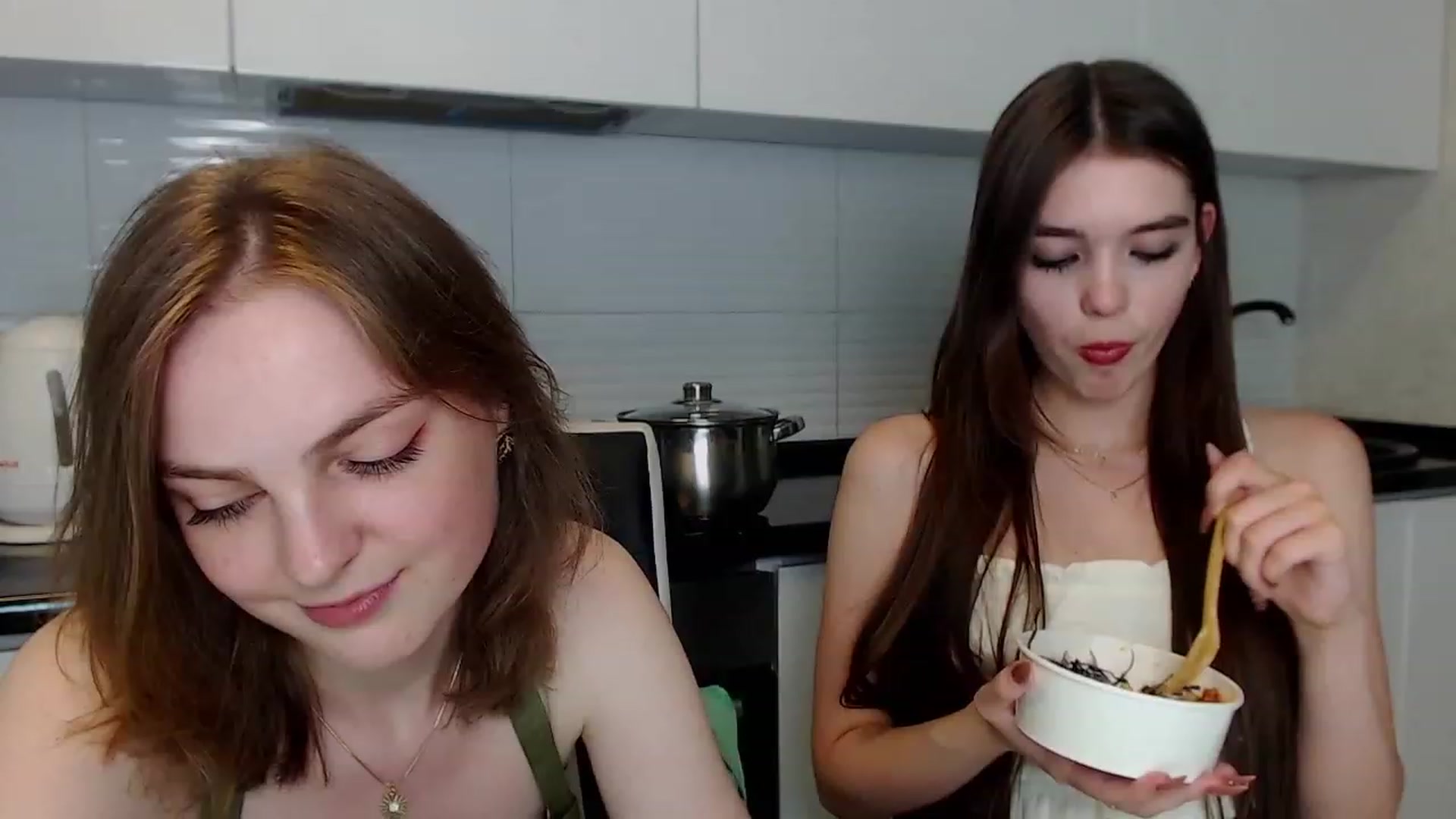 Gallery image thumbnail from Beauty_Mila9's myfreecams stream on, 06/15/2023, 17:45 image 14 of 20