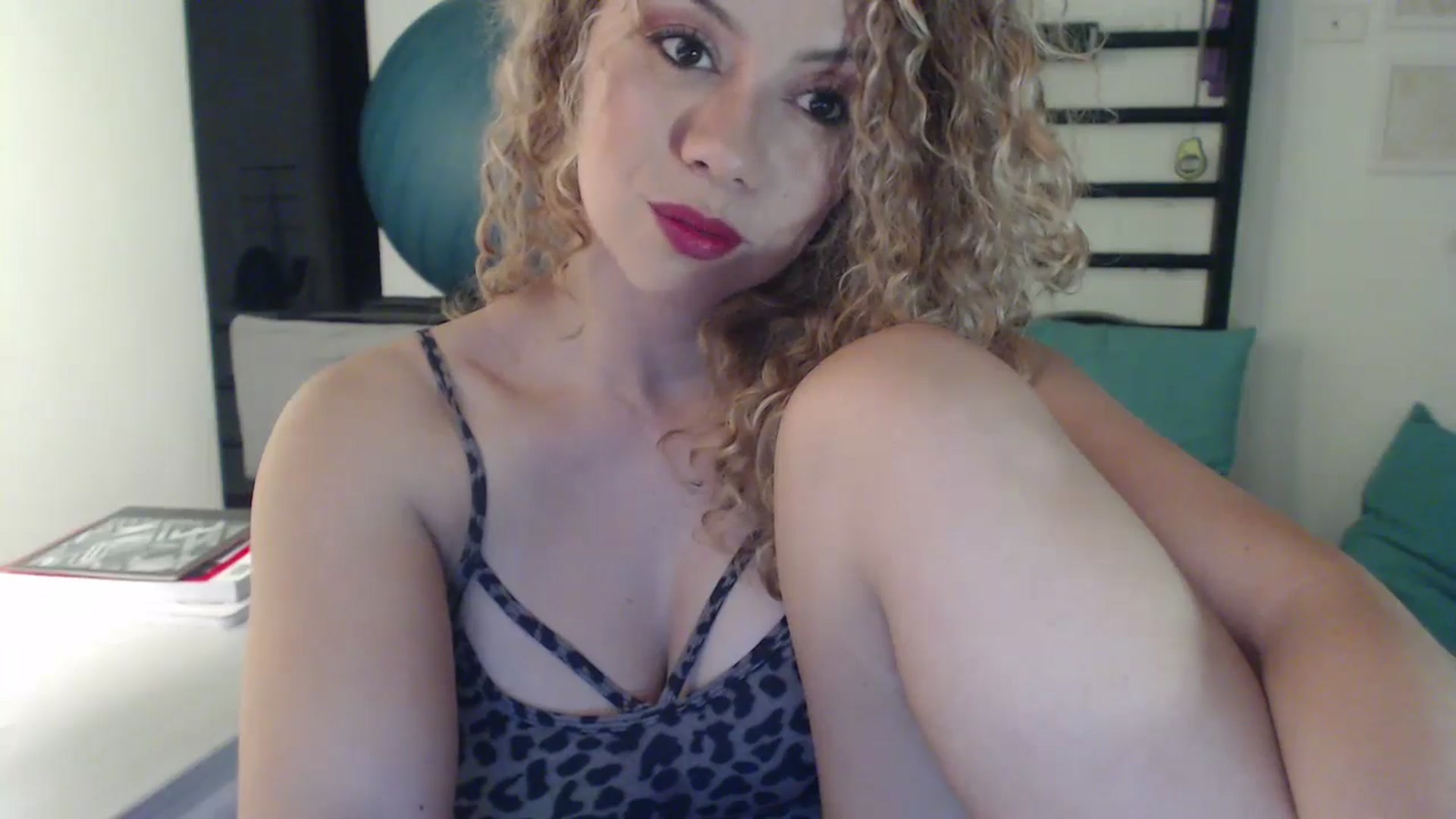 Gallery image thumbnail from Beauty_online's myfreecams stream on, 05/14/2024, 24:00 image 7 of 20