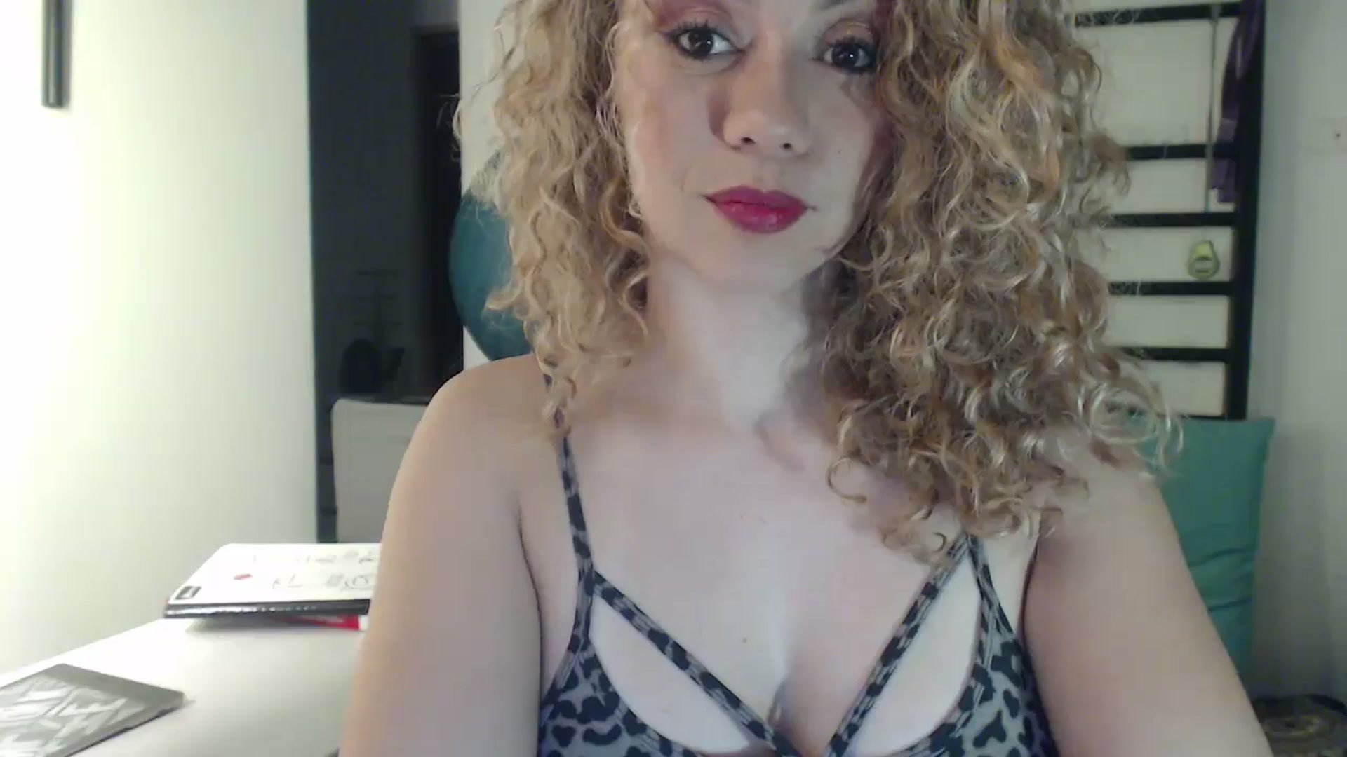 Gallery image thumbnail from Beauty_online's myfreecams stream on, 05/14/2024, 24:00 image 14 of 20