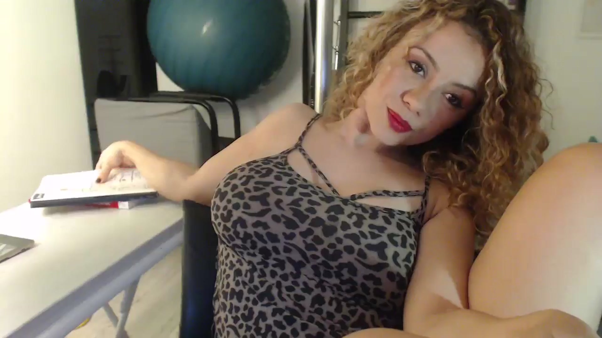 Gallery image thumbnail from Beauty_online's myfreecams stream on, 05/14/2024, 24:00 image 12 of 20