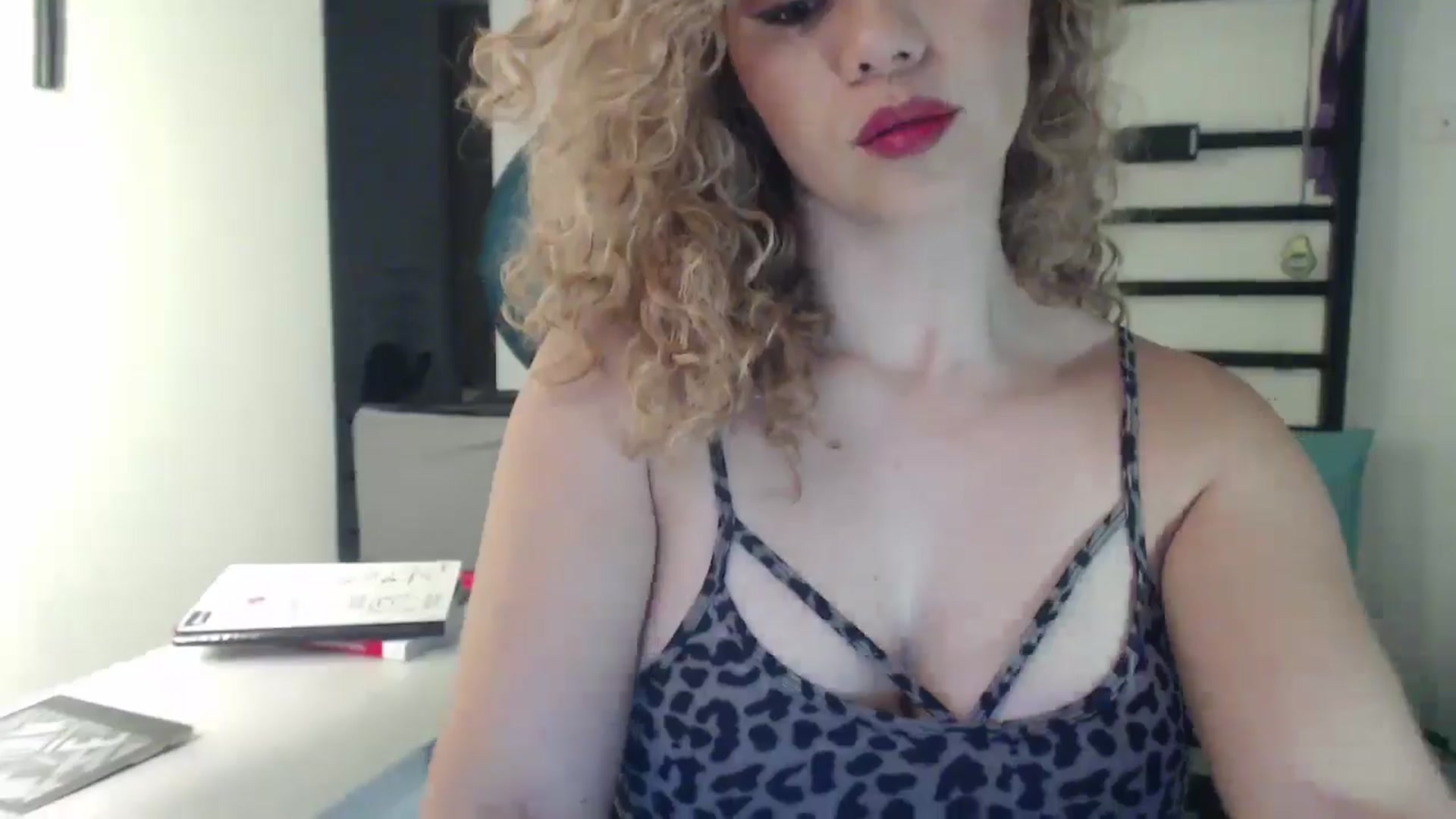 Gallery image thumbnail from Beauty_online's myfreecams stream on, 05/14/2024, 24:00 image 18 of 20