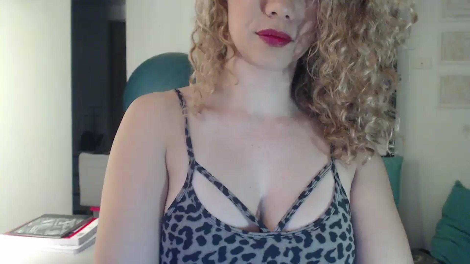 Gallery image thumbnail from Beauty_online's myfreecams stream on, 05/14/2024, 24:00 image 5 of 20