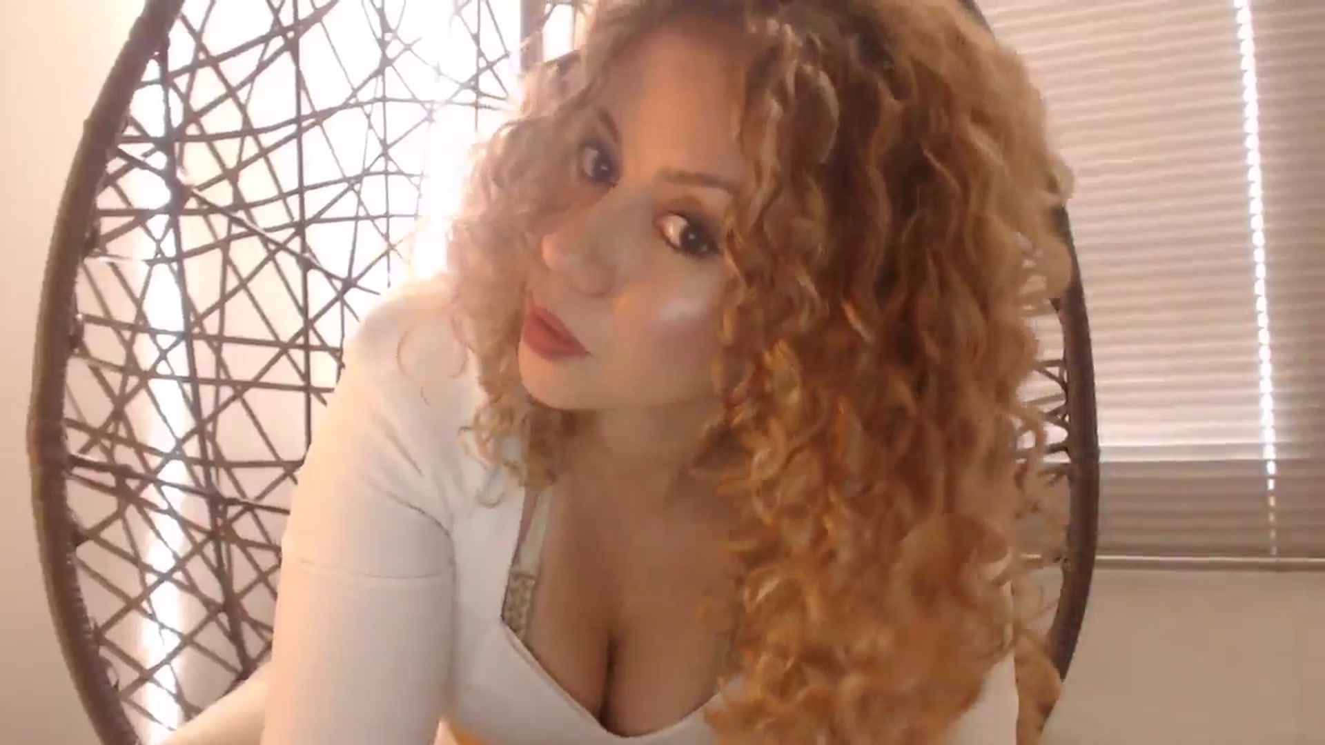 Gallery image thumbnail from Beauty_online's myfreecams stream on, 06/29/2024, 22:16 image 2 of 20
