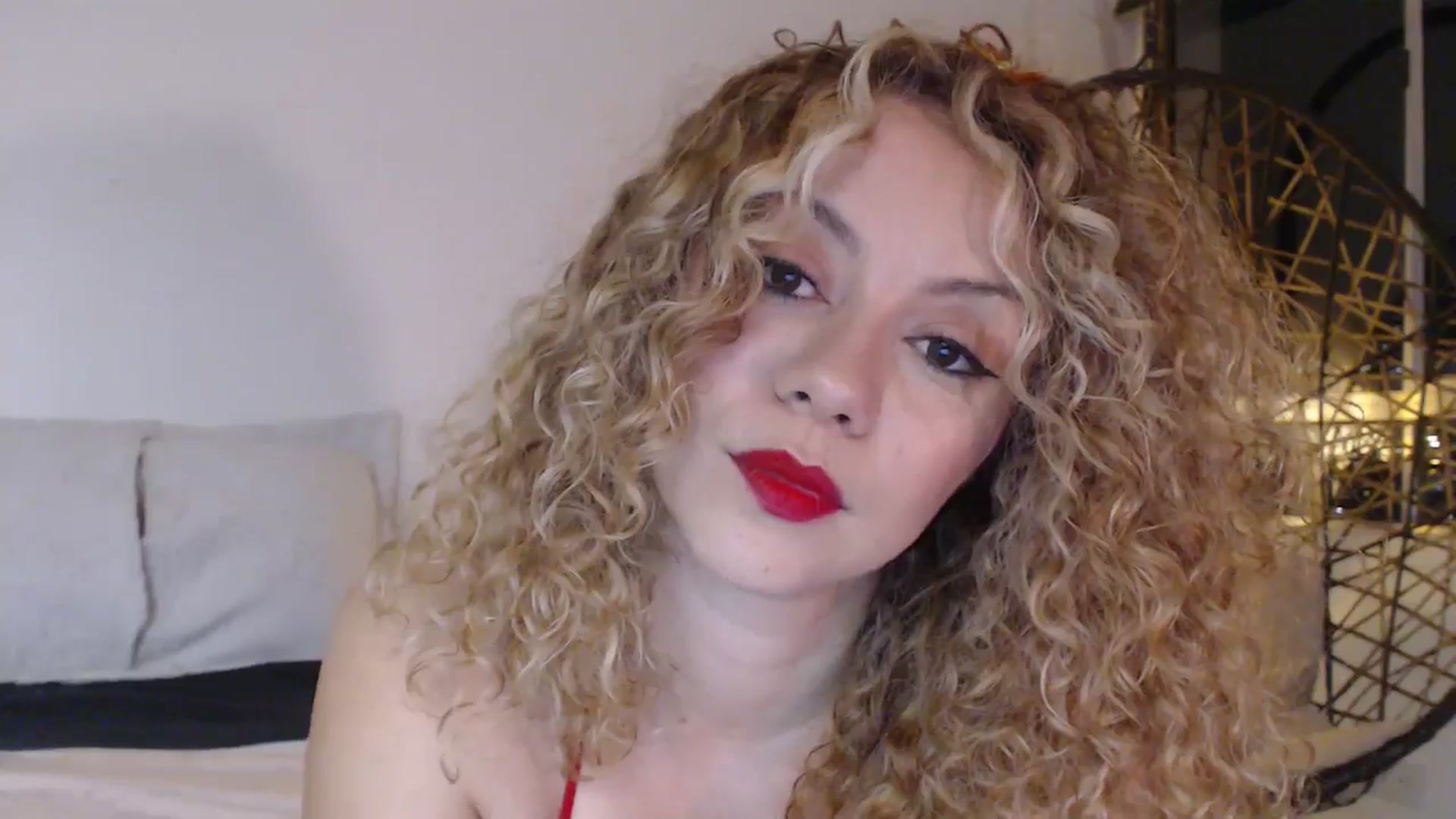 Gallery image thumbnail from Beauty_online's myfreecams stream on, 07/05/2024, 02:40 image 17 of 20
