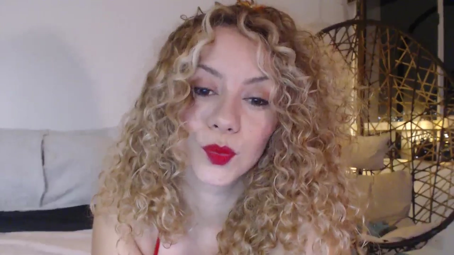 Gallery image thumbnail from Beauty_online's myfreecams stream on, 07/05/2024, 02:40 image 16 of 20