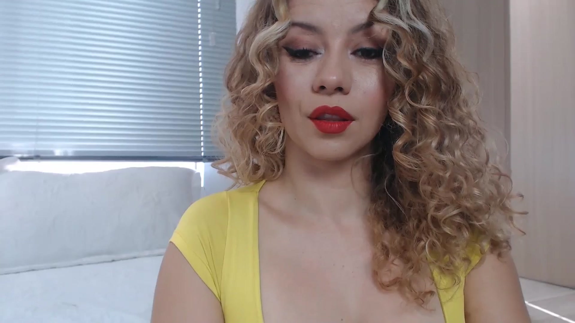 Gallery image thumbnail from Beauty_online's myfreecams stream on, 07/14/2024, 22:10 image 5 of 20