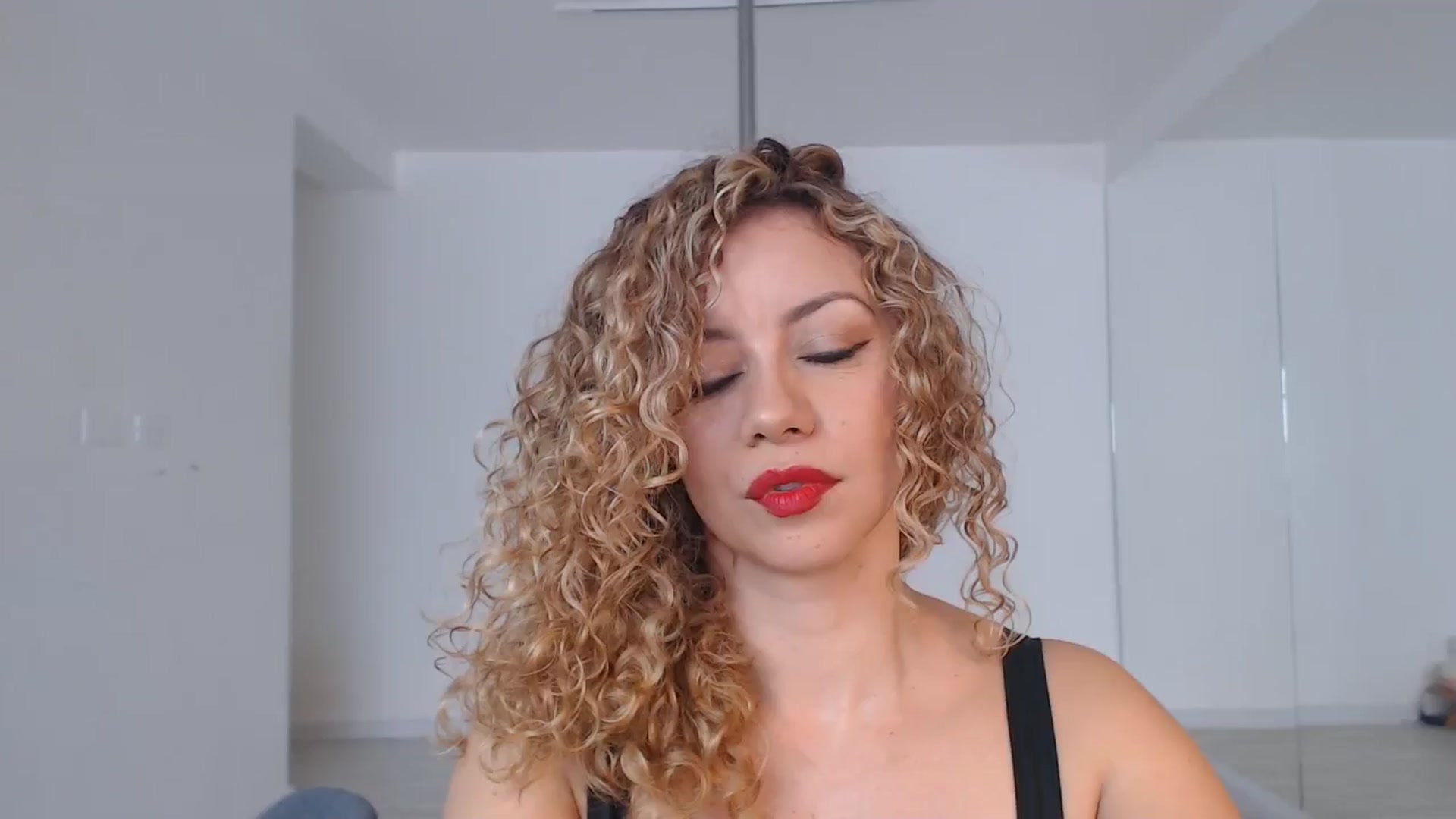 Gallery image thumbnail from Beauty_online's myfreecams stream on, 07/19/2024, 16:53 image 6 of 20