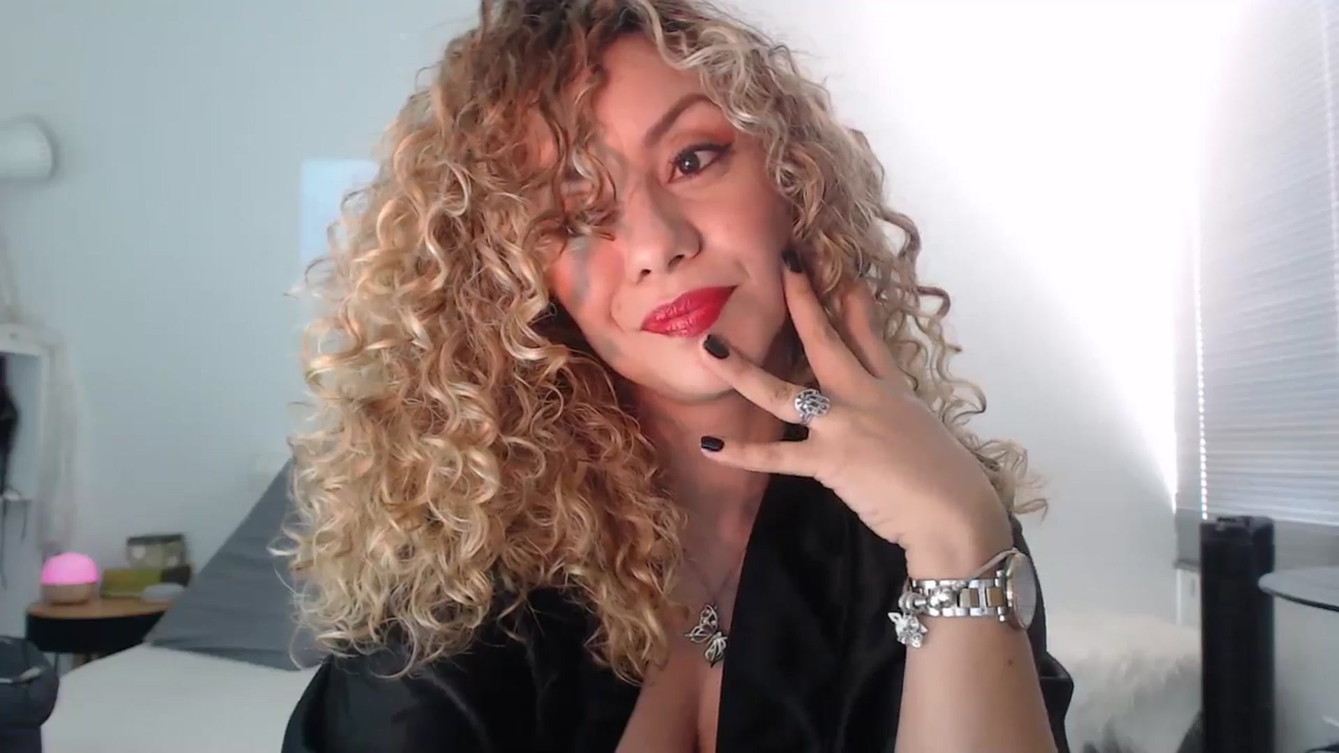 Gallery image thumbnail from Beauty_online's myfreecams stream on, 11/24/2024, 19:33 image 10 of 20