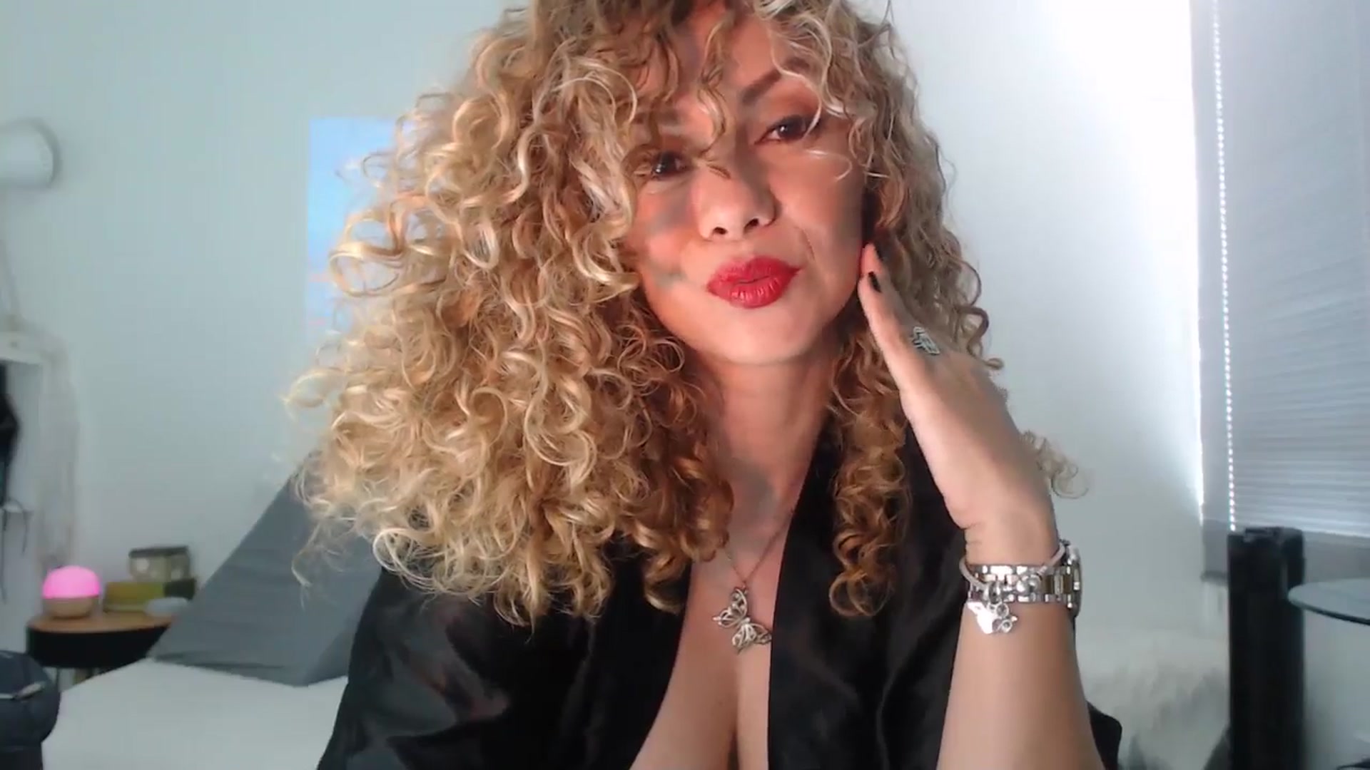 Gallery image thumbnail from Beauty_online's myfreecams stream on, 11/24/2024, 19:33 image 8 of 20