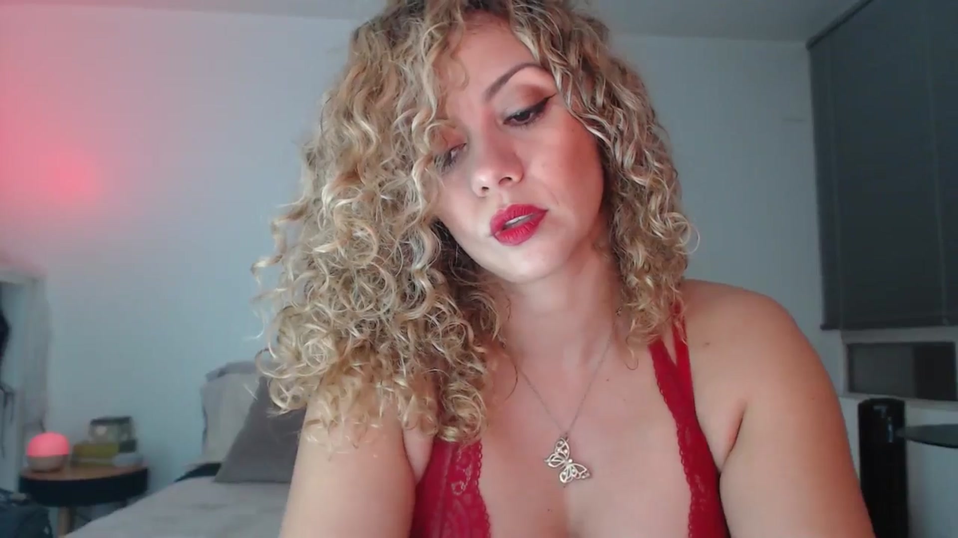 Gallery image thumbnail from Beauty_online's myfreecams stream on, 11/27/2024, 01:58 image 17 of 20