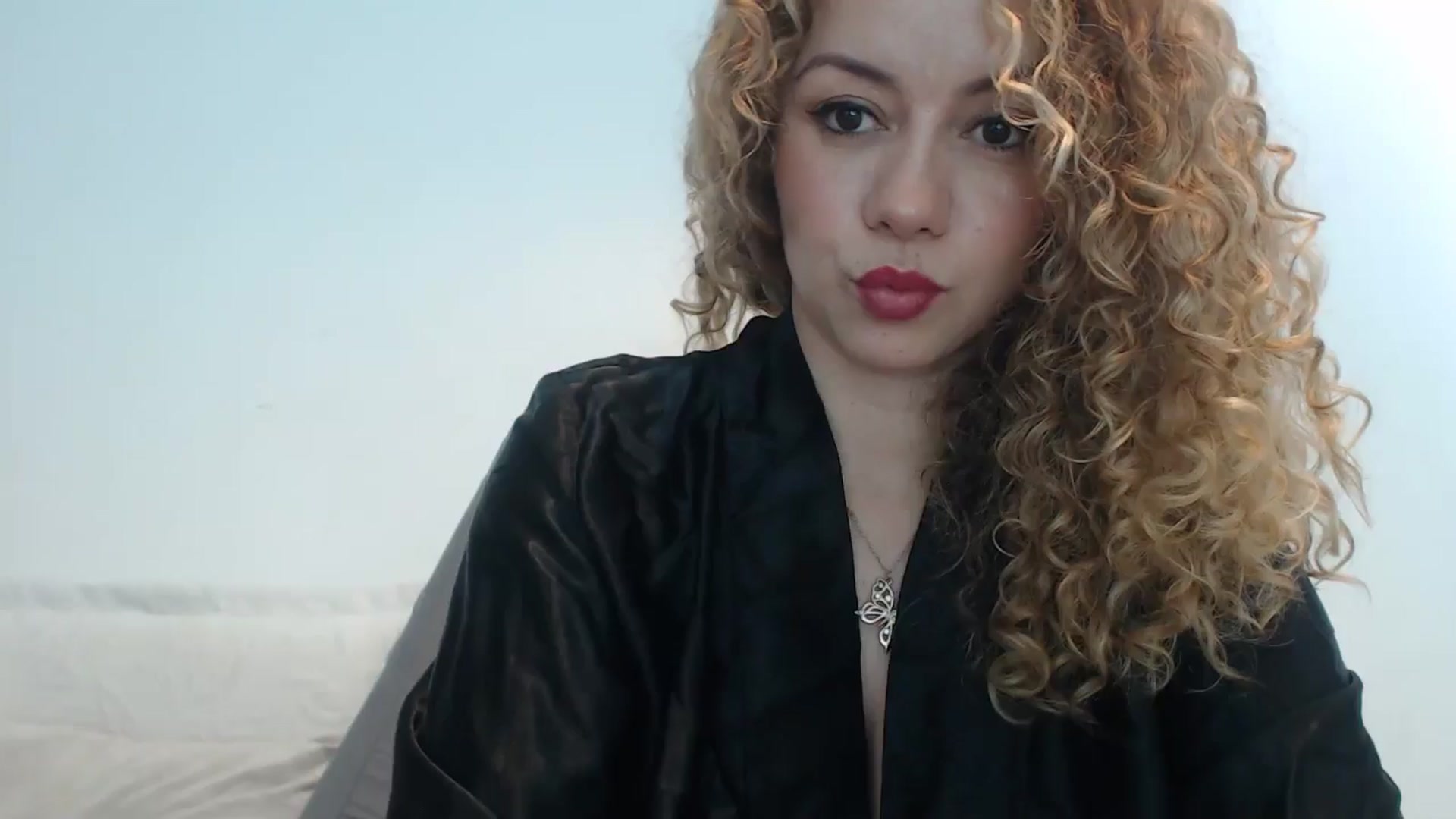 Gallery image thumbnail from Beauty_online's myfreecams stream on, 12/10/2024, 19:27 image 2 of 20