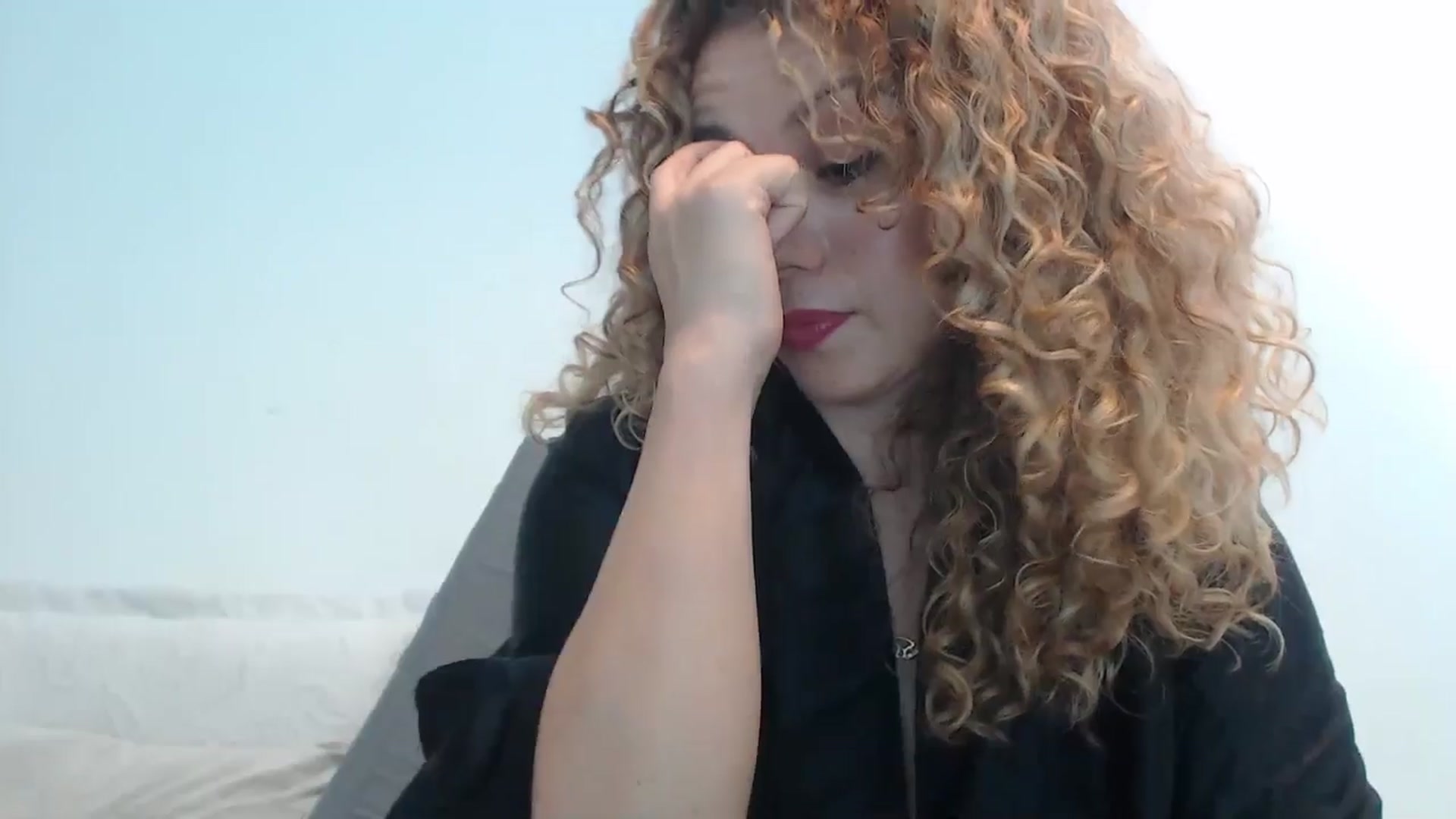 Gallery image thumbnail from Beauty_online's myfreecams stream on, 12/10/2024, 19:27 image 9 of 20
