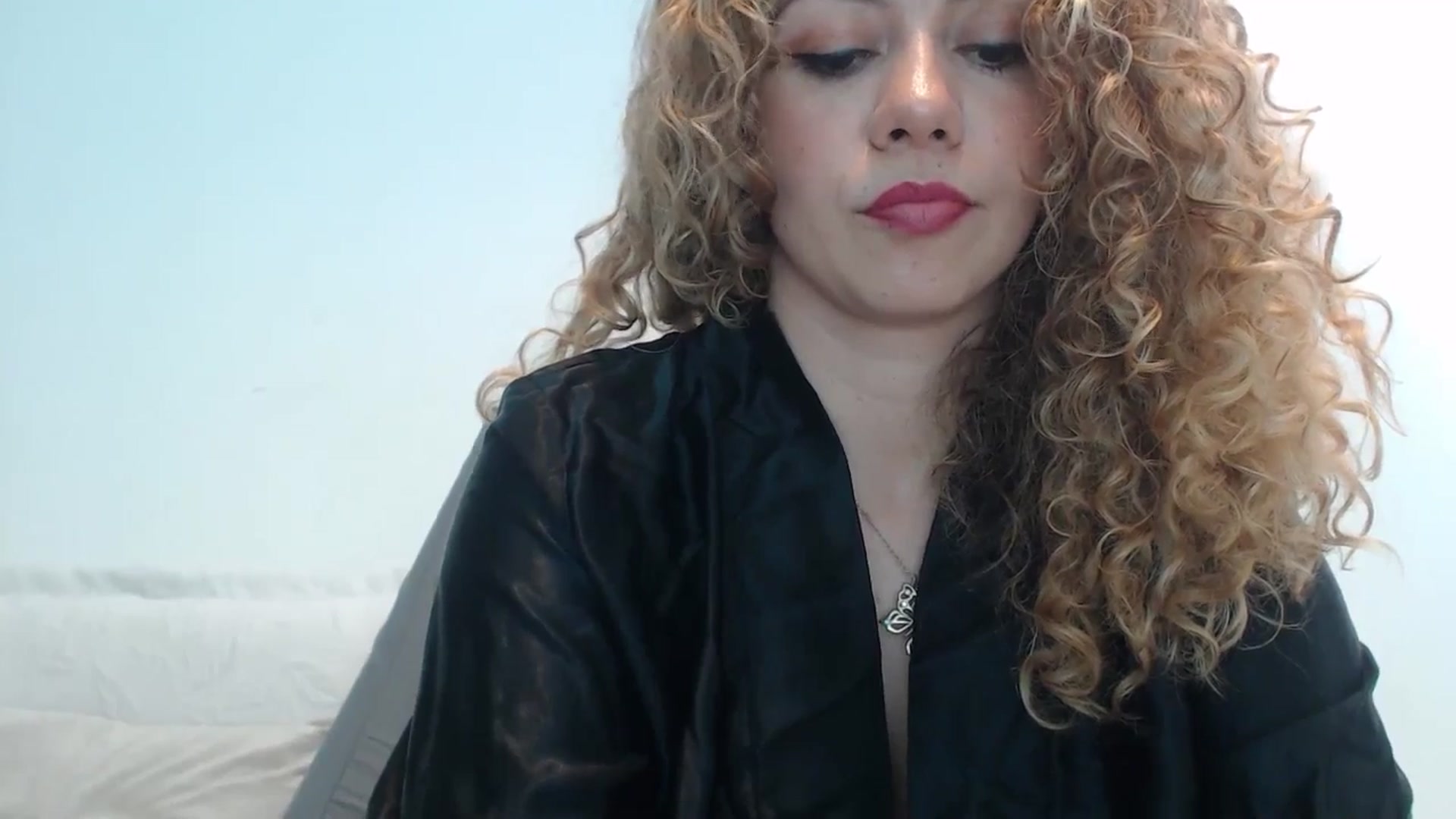 Gallery image thumbnail from Beauty_online's myfreecams stream on, 12/10/2024, 19:27 image 5 of 20