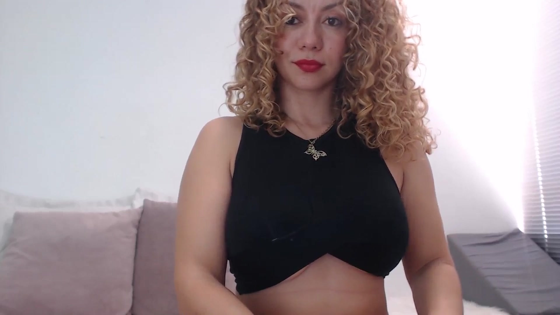 Gallery image thumbnail from Beauty_online's myfreecams stream on, 12/25/2024, 21:23 image 9 of 20
