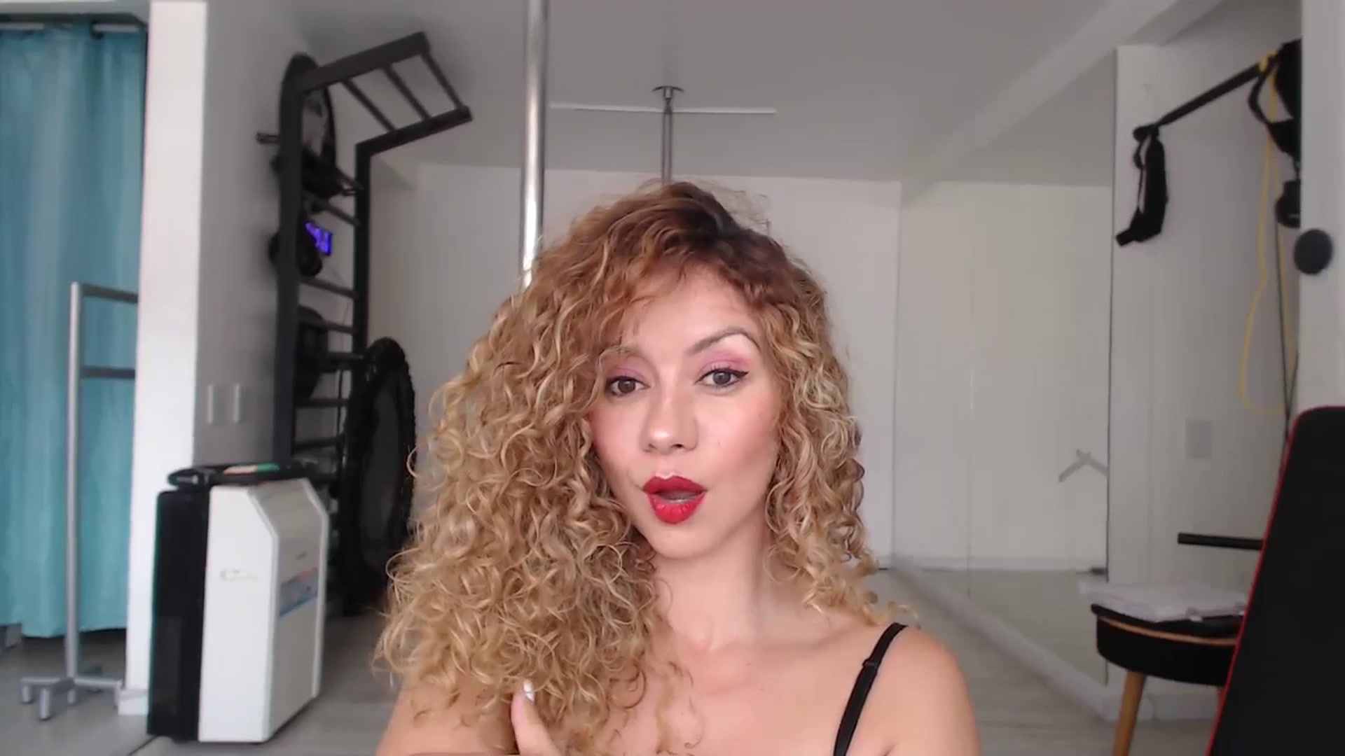 Gallery image thumbnail from Beauty_online's myfreecams stream on, 03/01/2025, 17:45 image 4 of 20