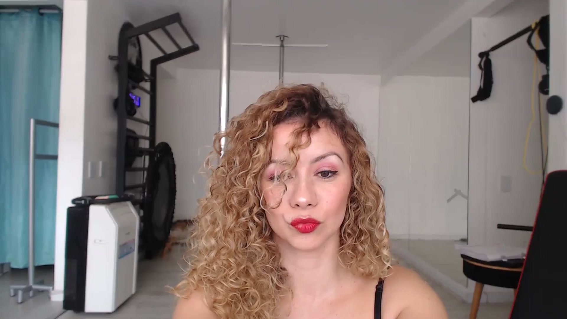 Gallery image thumbnail from Beauty_online's myfreecams stream on, 03/01/2025, 17:45 image 2 of 20