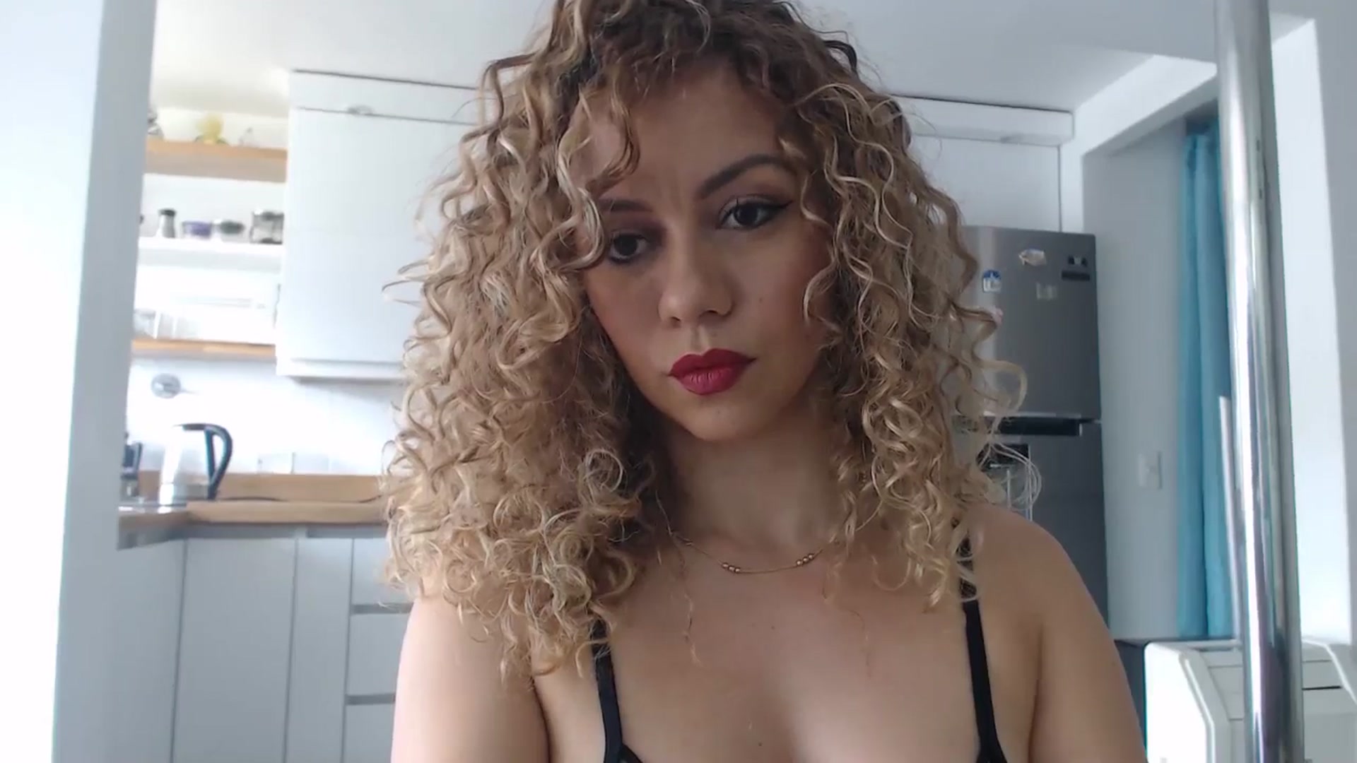 Gallery image thumbnail from Beauty_online's myfreecams stream on, 03/22/2025, 17:34 image 2 of 20