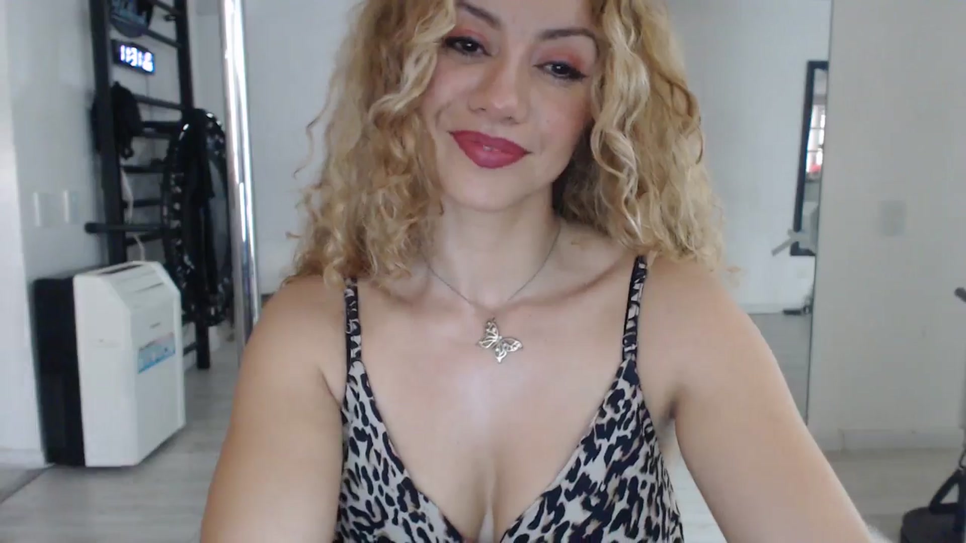 Gallery image thumbnail from Beauty_online's myfreecams stream on, 04/16/2025, 22:53 image 5 of 20