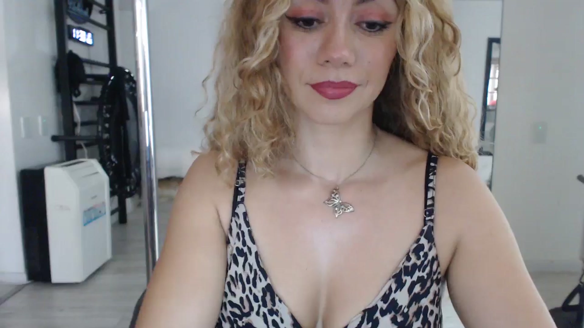 Gallery image thumbnail from Beauty_online's myfreecams stream on, 04/16/2025, 22:53 image 3 of 20
