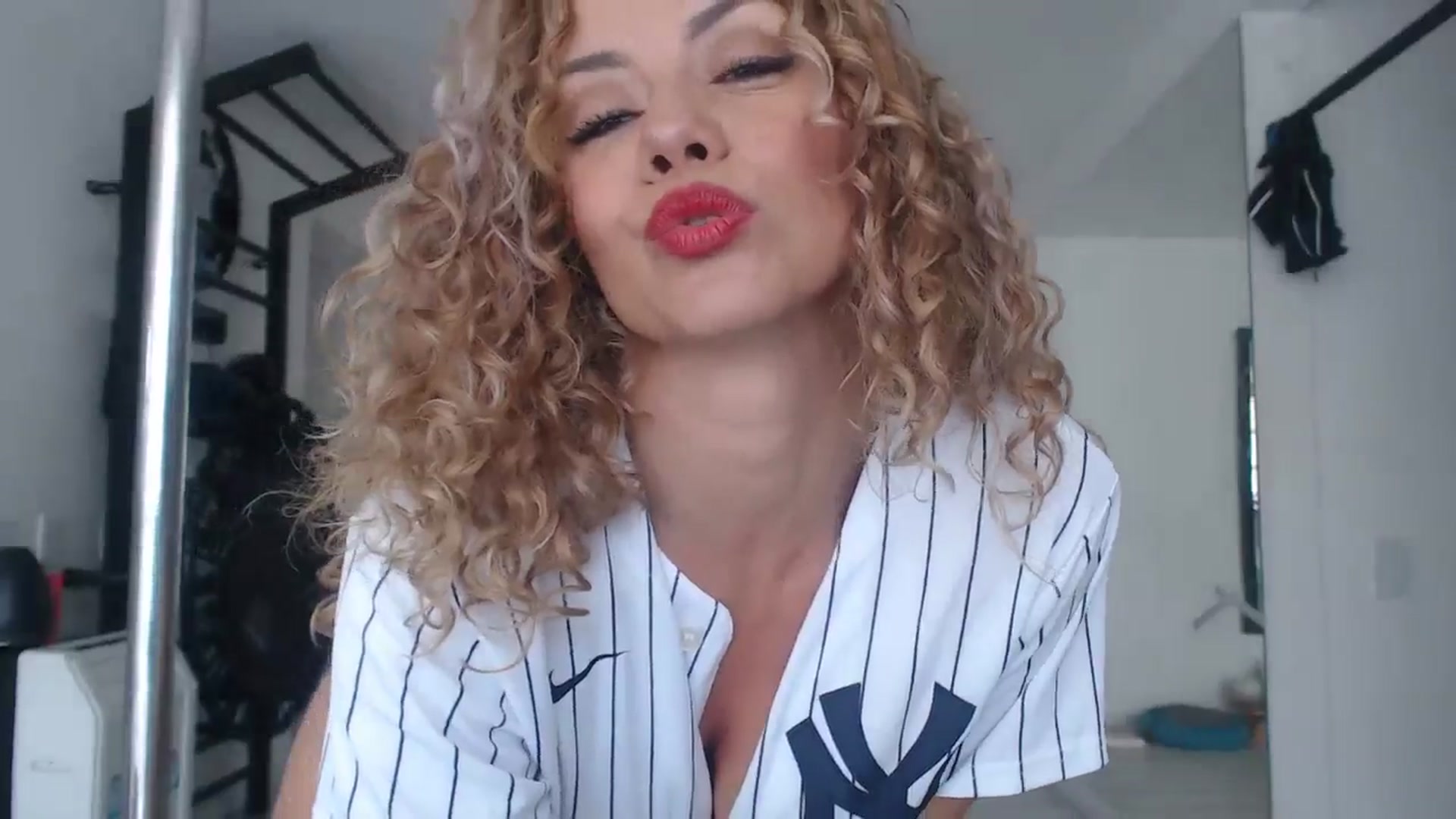 Gallery image thumbnail from Beauty_online's myfreecams stream on, 06/10/2025, 18:55 image 4 of 20
