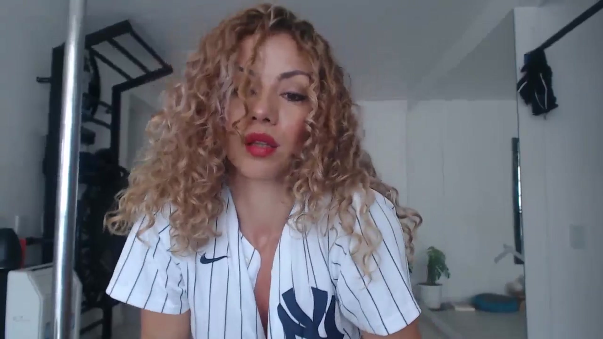 Gallery image thumbnail from Beauty_online's myfreecams stream on, 06/10/2025, 18:55 image 3 of 20