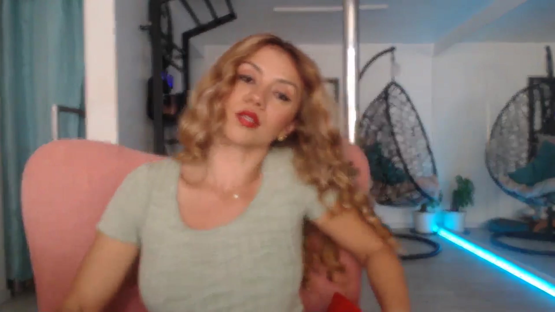Gallery image thumbnail from Beauty_online's myfreecams stream on, 06/14/2025, 20:42 image 14 of 20