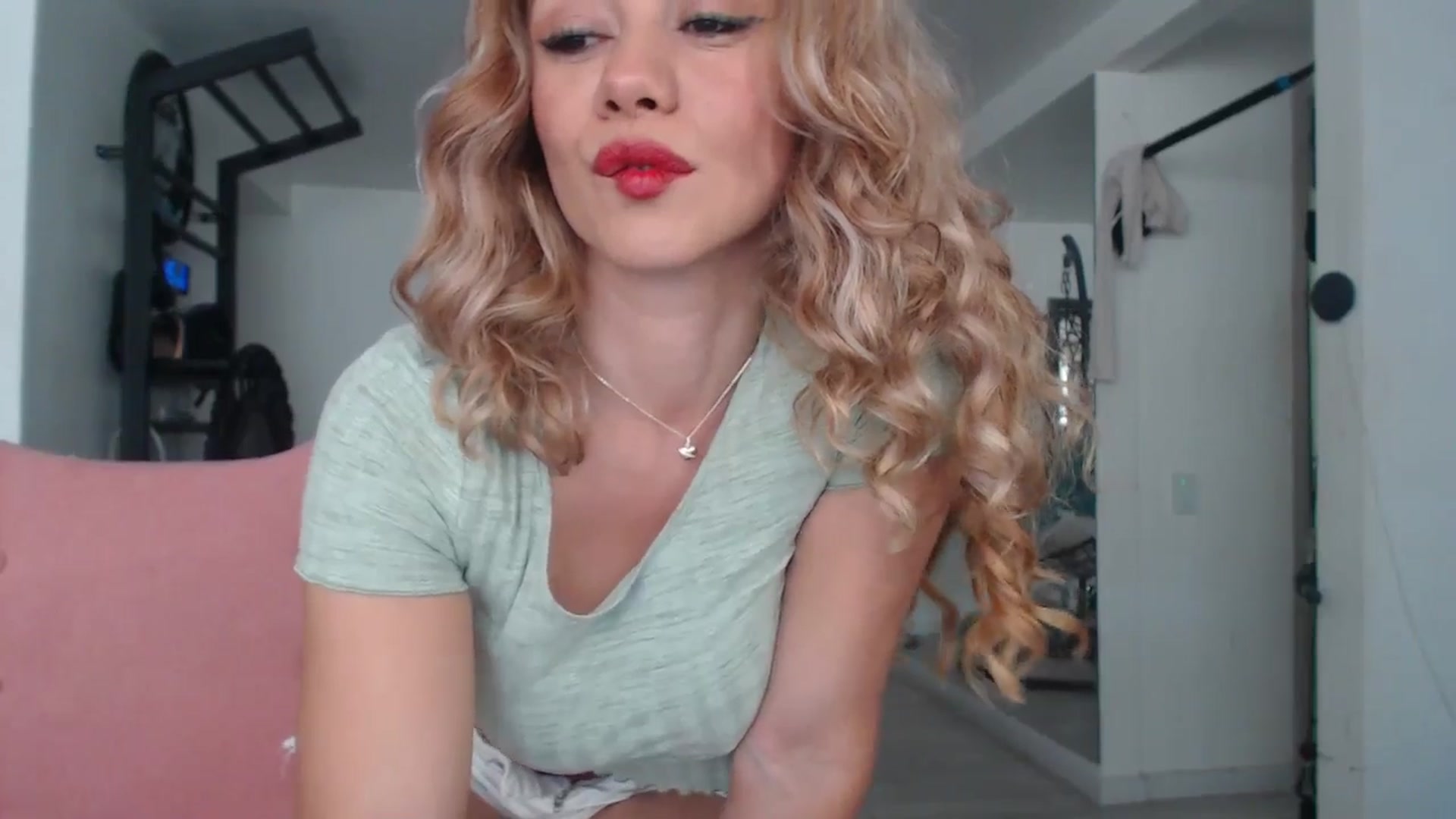 Gallery image thumbnail from Beauty_online's myfreecams stream on, 06/14/2025, 20:42 image 2 of 20