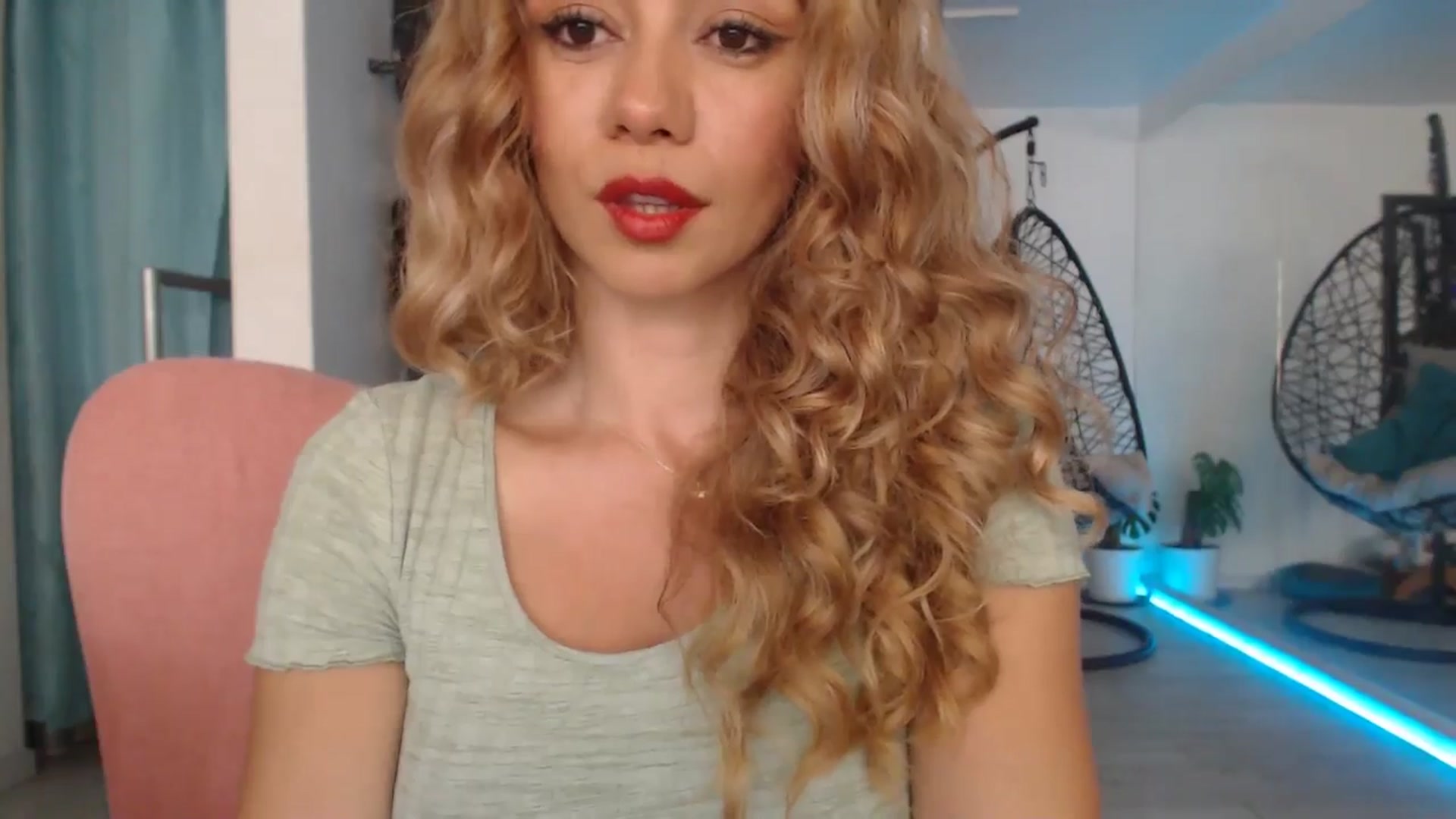 Gallery image thumbnail from Beauty_online's myfreecams stream on, 06/14/2025, 20:42 image 15 of 20