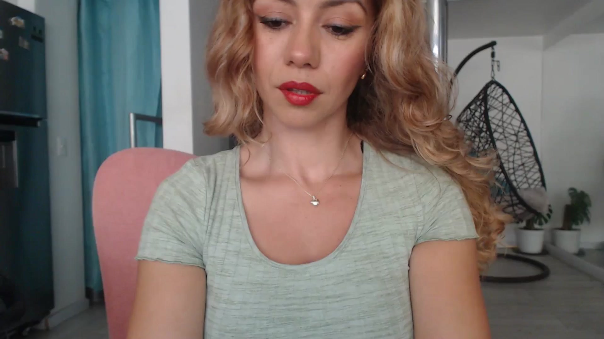 Gallery image thumbnail from Beauty_online's myfreecams stream on, 06/14/2025, 20:42 image 12 of 20