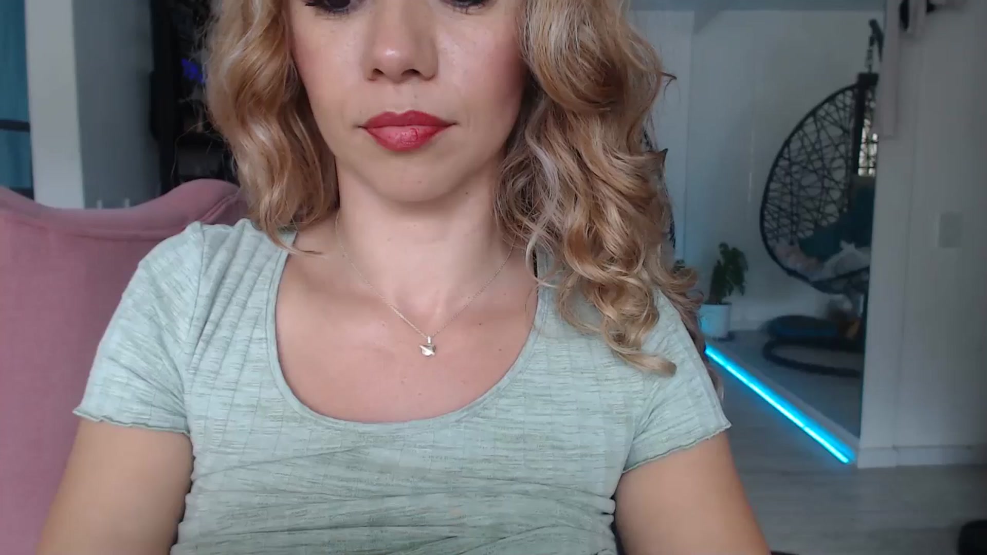 Gallery image thumbnail from Beauty_online's myfreecams stream on, 06/14/2025, 21:12 image 18 of 20