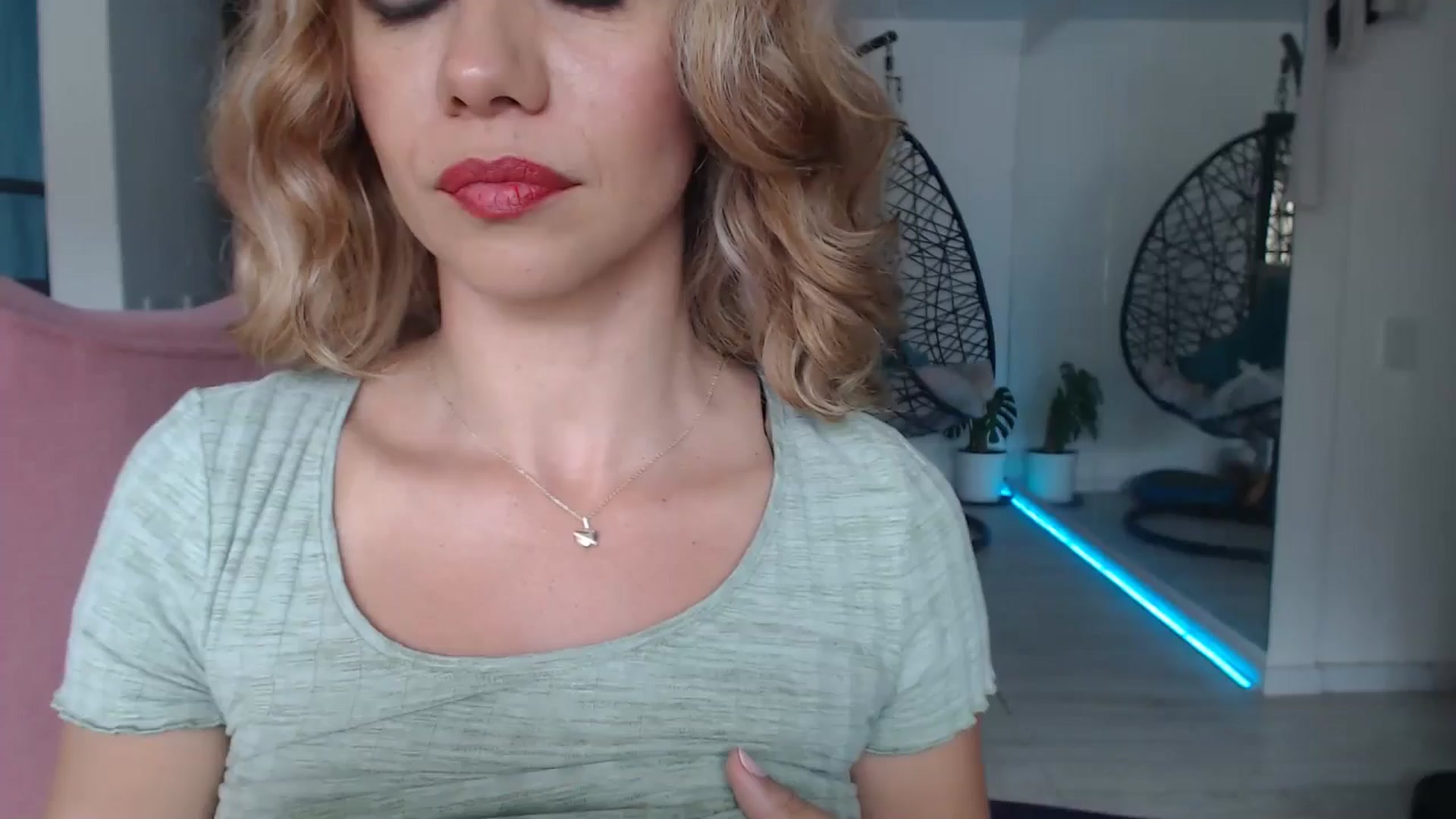 Gallery image thumbnail from Beauty_online's myfreecams stream on, 06/14/2025, 21:12 image 19 of 20