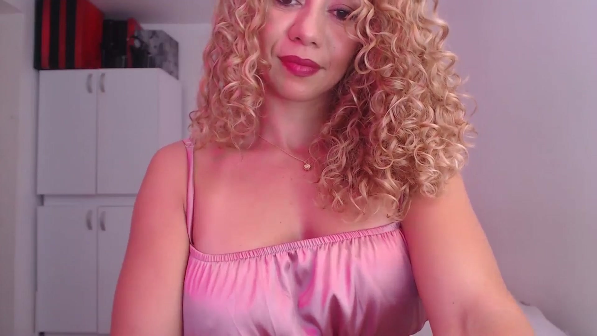 Gallery image thumbnail from Beauty_online's myfreecams stream on, 06/22/2025, 20:45 image 18 of 20