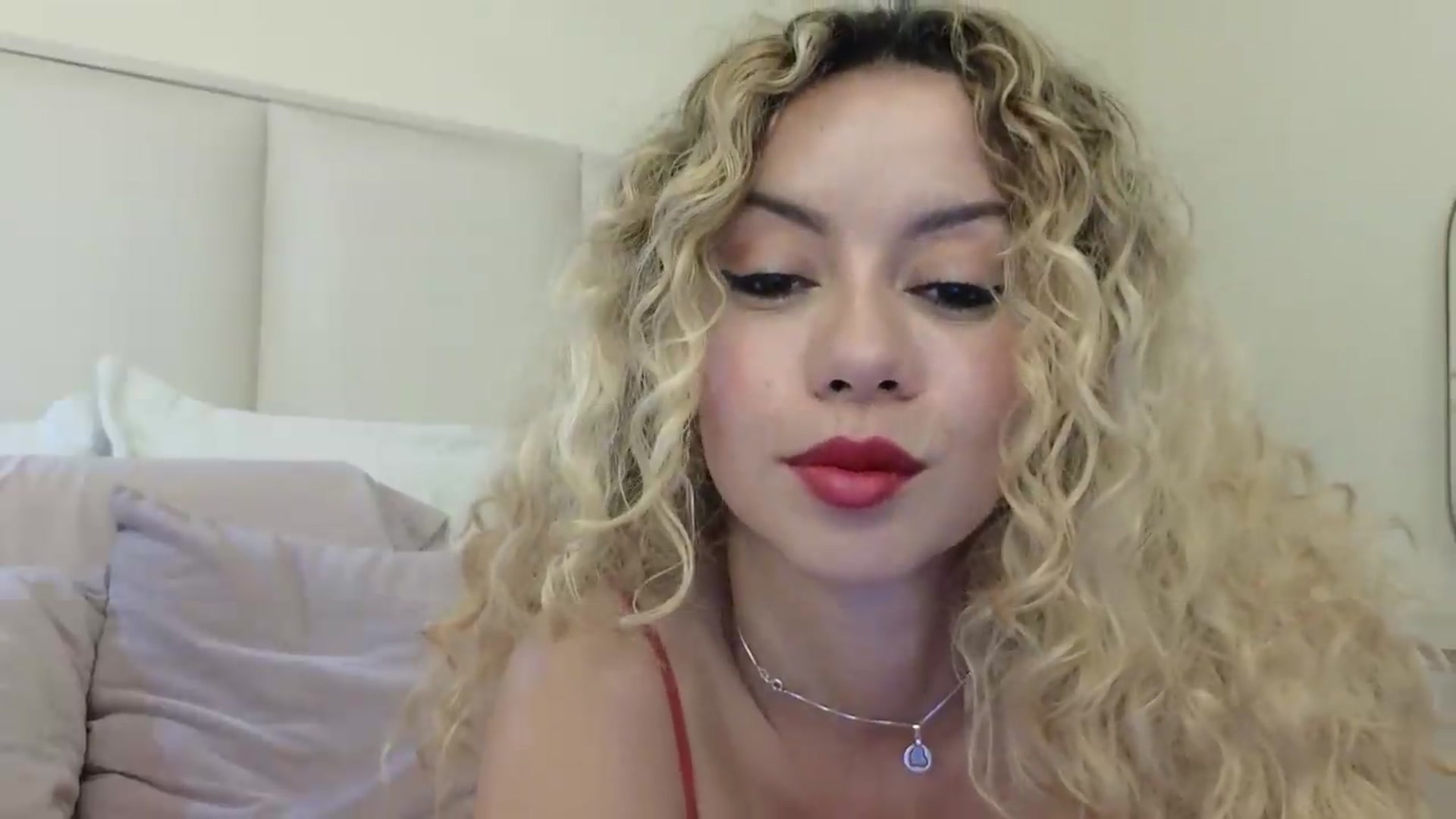 Gallery image thumbnail from Beauty_online's myfreecams stream on, 09/20/2026, 23:38 image 5 of 20
