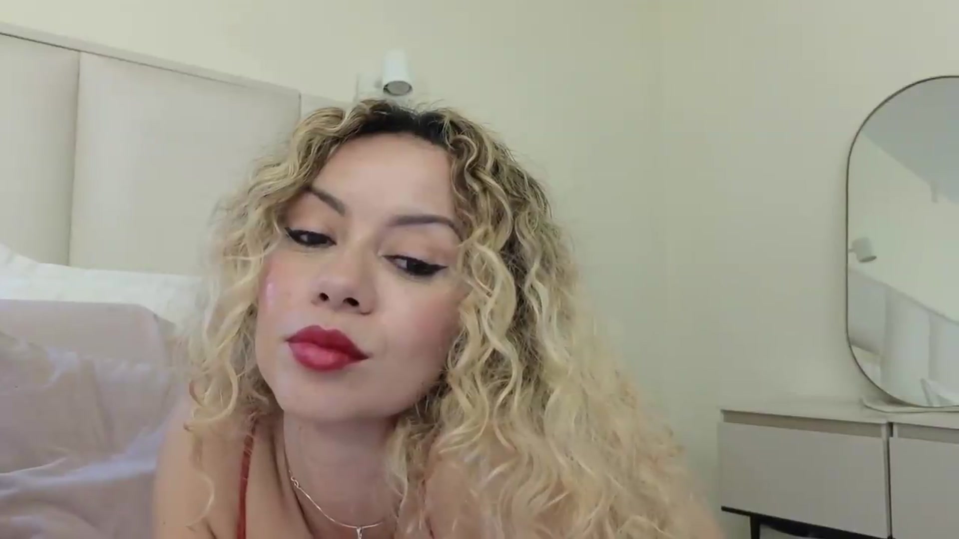 Gallery image thumbnail from Beauty_online's myfreecams stream on, 09/20/2026, 23:38 image 7 of 20