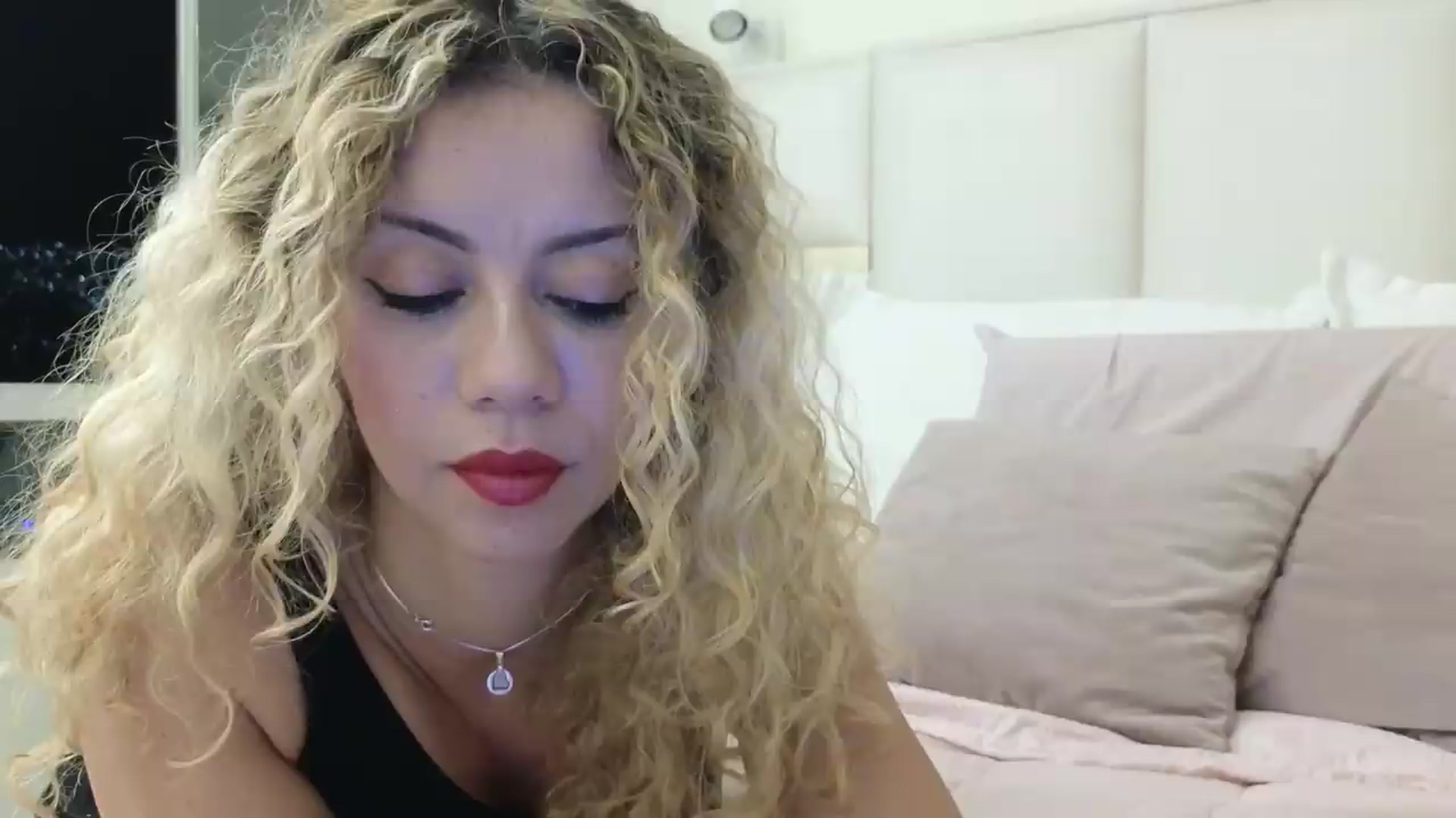 Gallery image thumbnail from Beauty_online's myfreecams stream on, 09/21/2026, 24:55 image 14 of 20