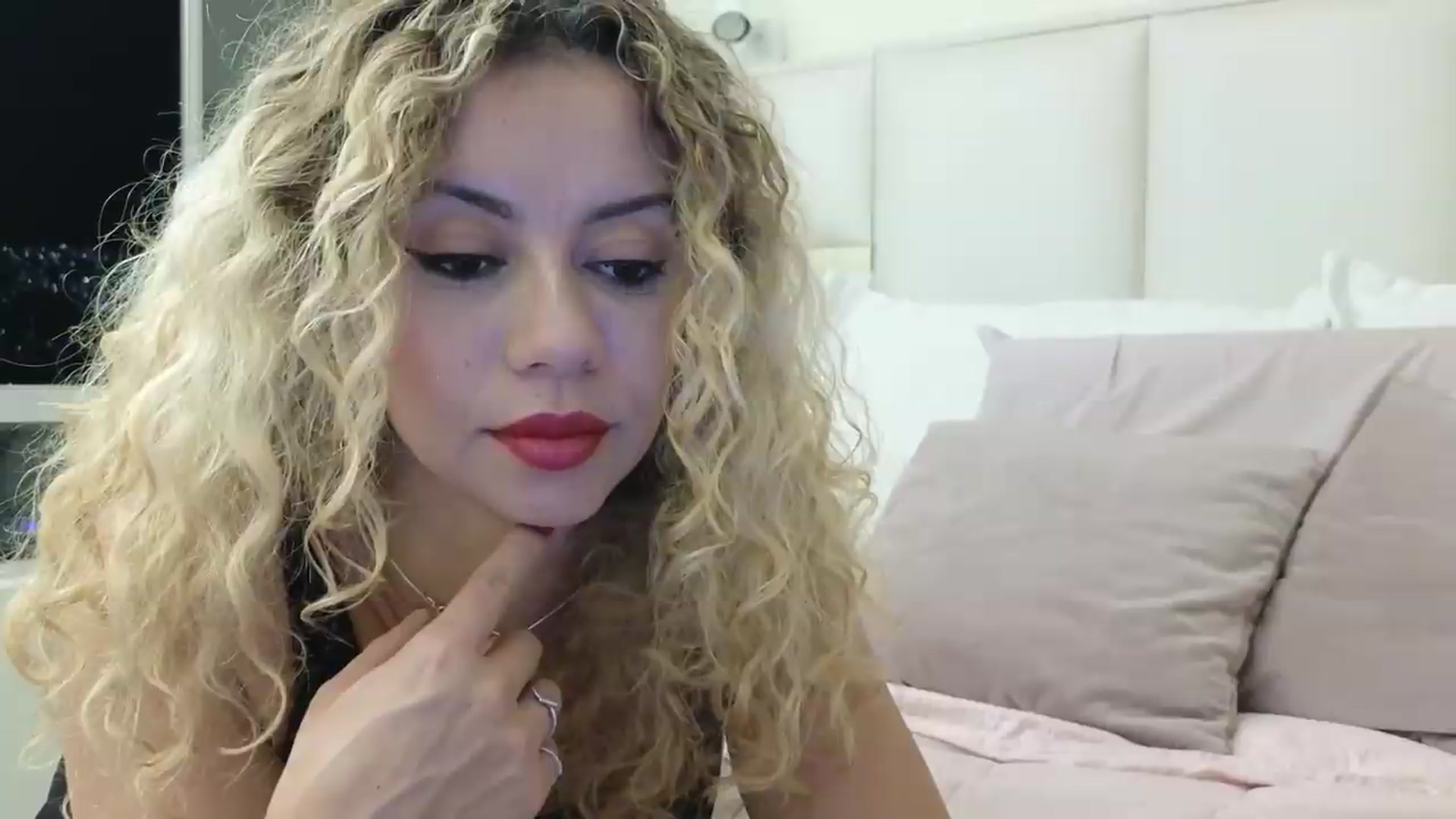 Gallery image thumbnail from Beauty_online's myfreecams stream on, 09/21/2026, 24:55 image 16 of 20