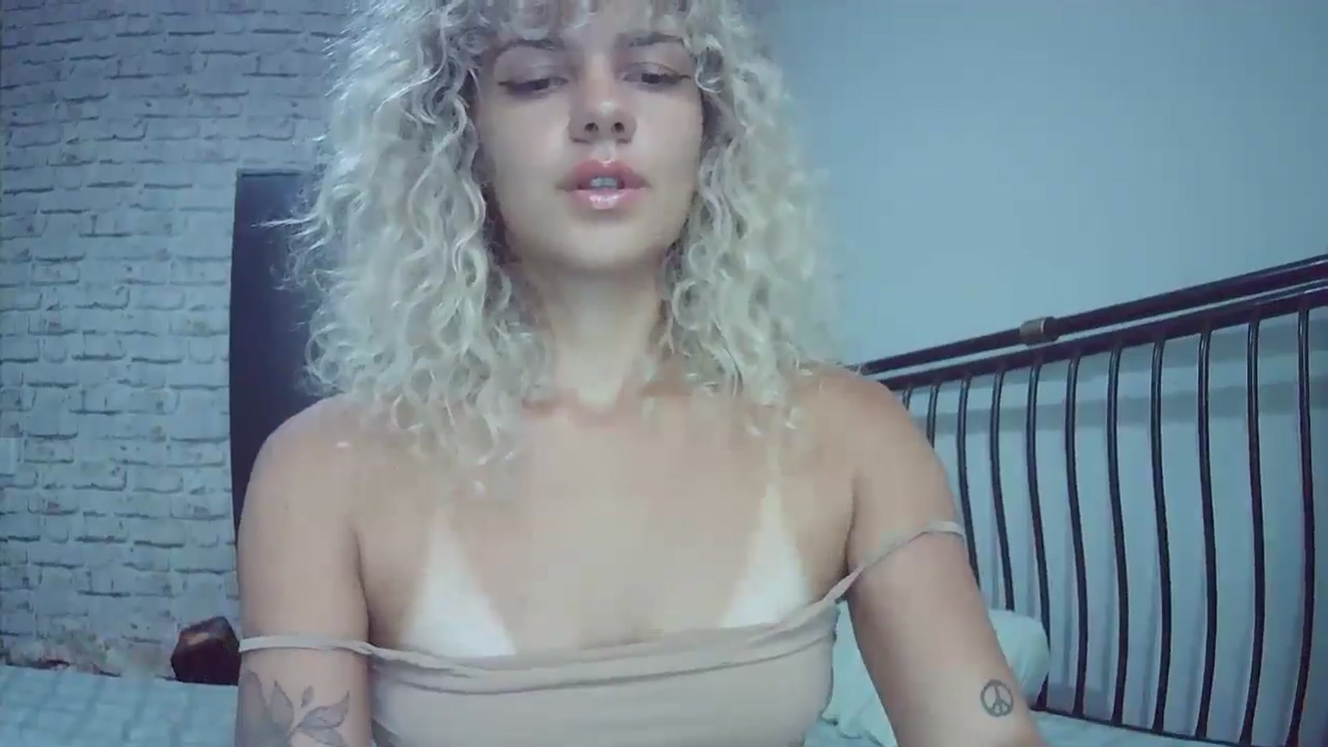Gallery image thumbnail from BeckJones's myfreecams stream on, 05/25/2024, 15:55 image 18 of 20