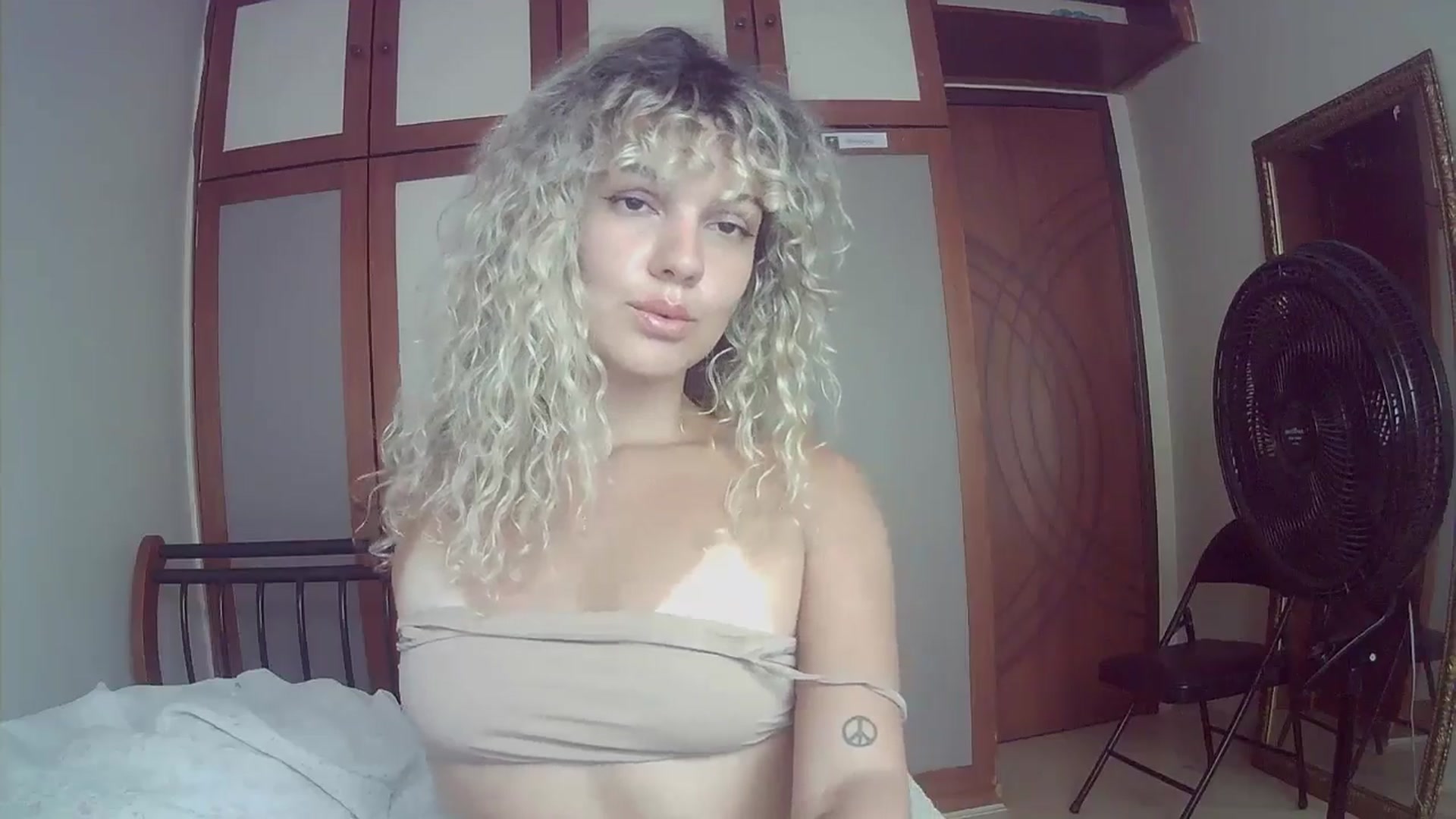Gallery image thumbnail from BeckJones's myfreecams stream on, 04/04/2025, 14:29 image 18 of 20