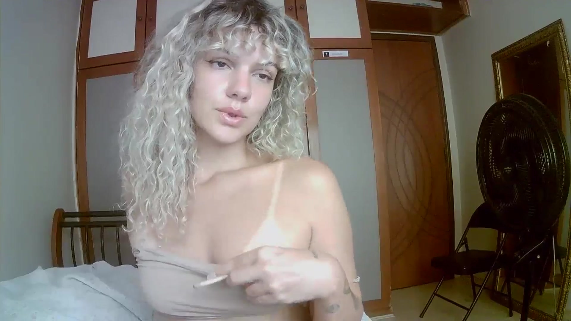 Gallery image thumbnail from BeckJones's myfreecams stream on, 04/04/2025, 14:29 image 13 of 20