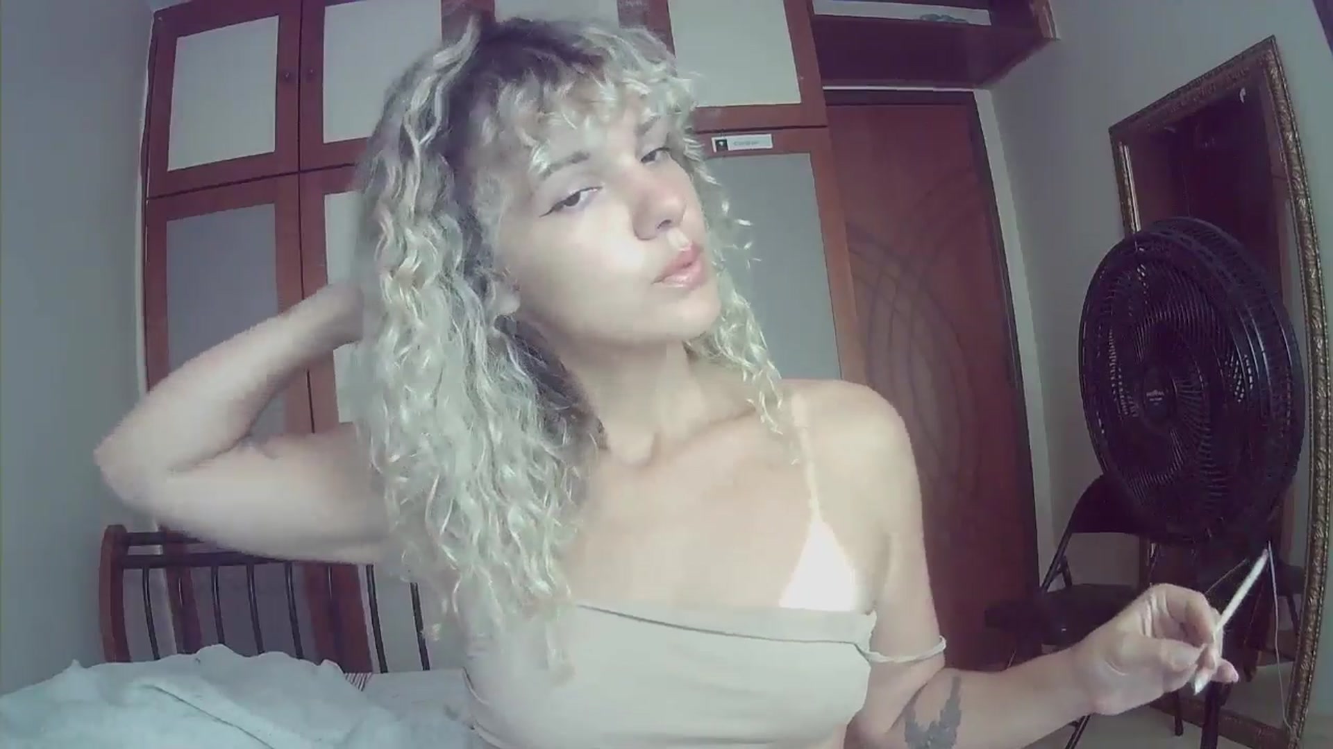 Gallery image thumbnail from BeckJones's myfreecams stream on, 04/04/2025, 14:29 image 4 of 20