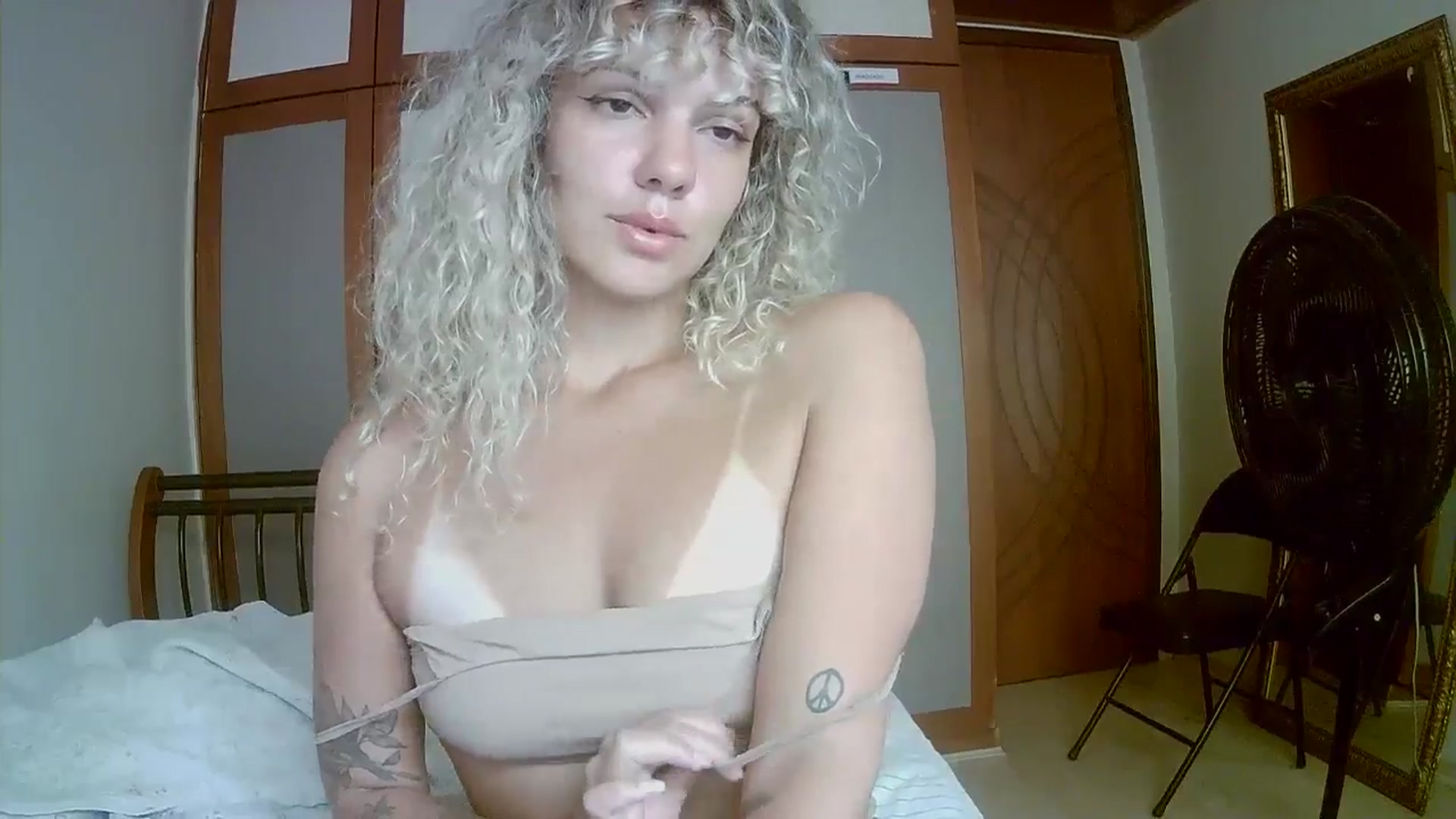 Gallery image thumbnail from BeckJones's myfreecams stream on, 04/04/2025, 14:29 image 14 of 20