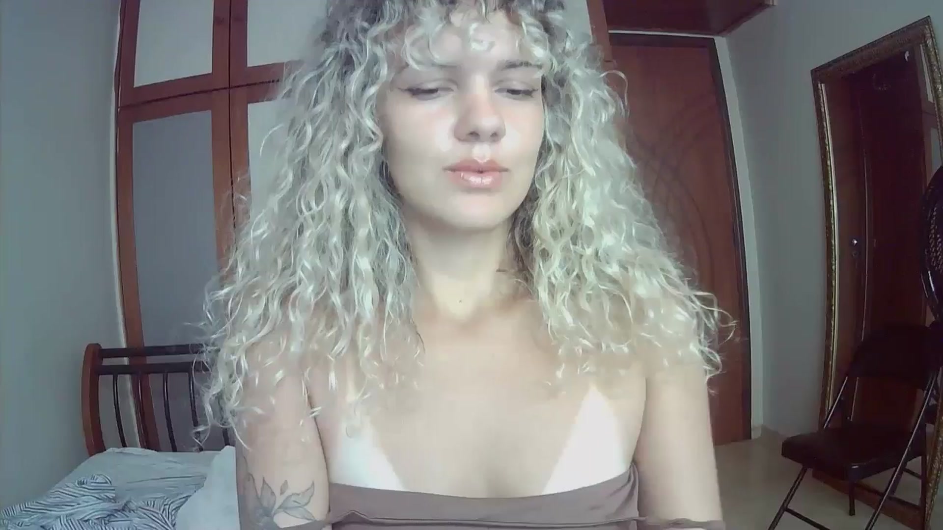 Gallery image thumbnail from BeckJones's myfreecams stream on, 04/06/2025, 16:01 image 6 of 20