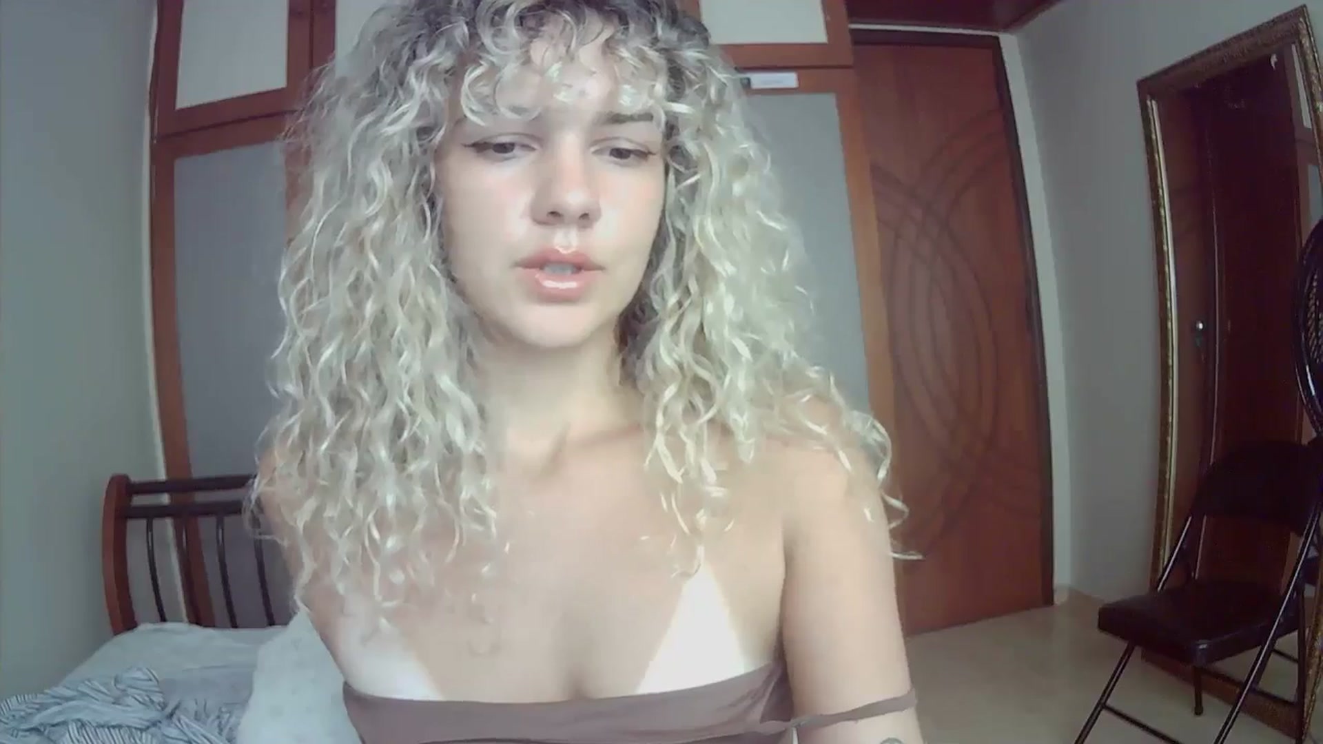 Gallery image thumbnail from BeckJones's myfreecams stream on, 04/06/2025, 16:01 image 17 of 20