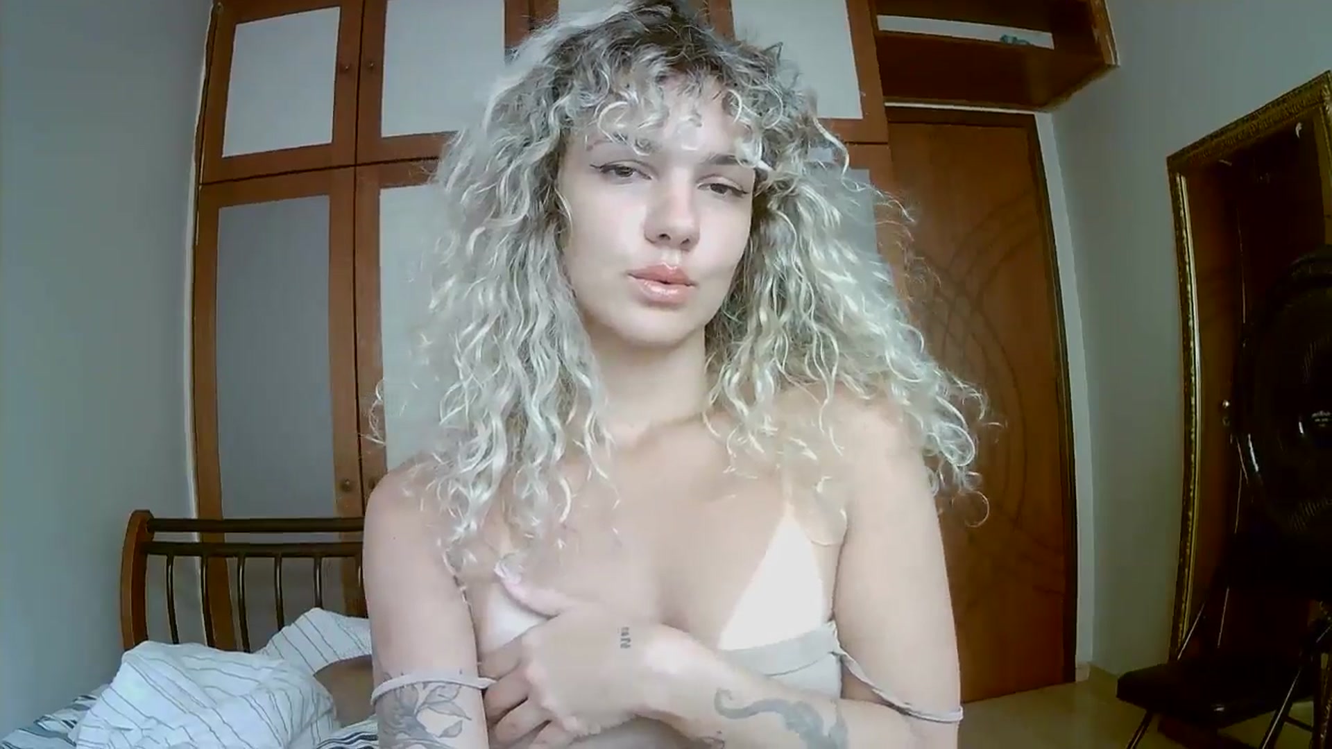 Gallery image thumbnail from BeckJones's myfreecams stream on, 04/07/2025, 15:29 image 5 of 20