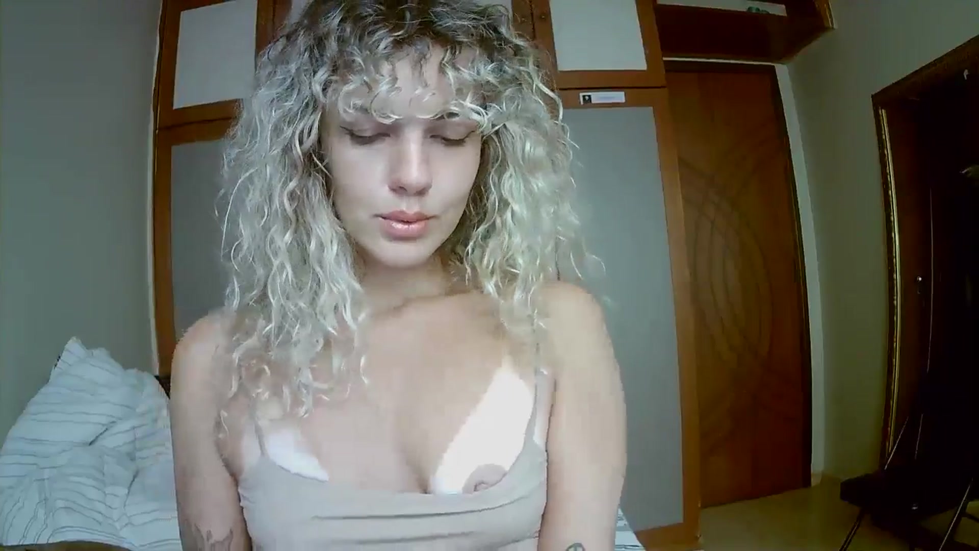 Gallery image thumbnail from BeckJones's myfreecams stream on, 04/07/2025, 16:51 image 13 of 20
