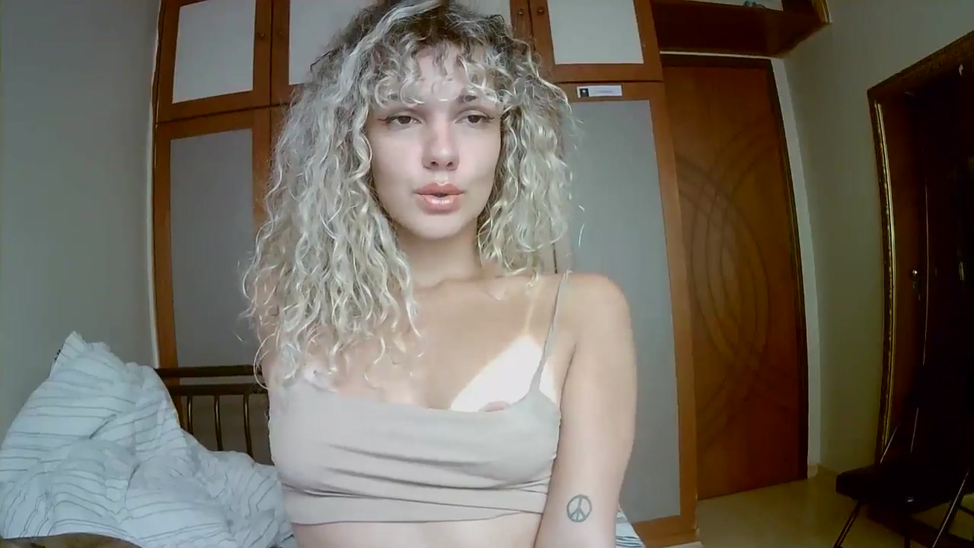 Gallery image thumbnail from BeckJones's myfreecams stream on, 04/07/2025, 16:51 image 11 of 20